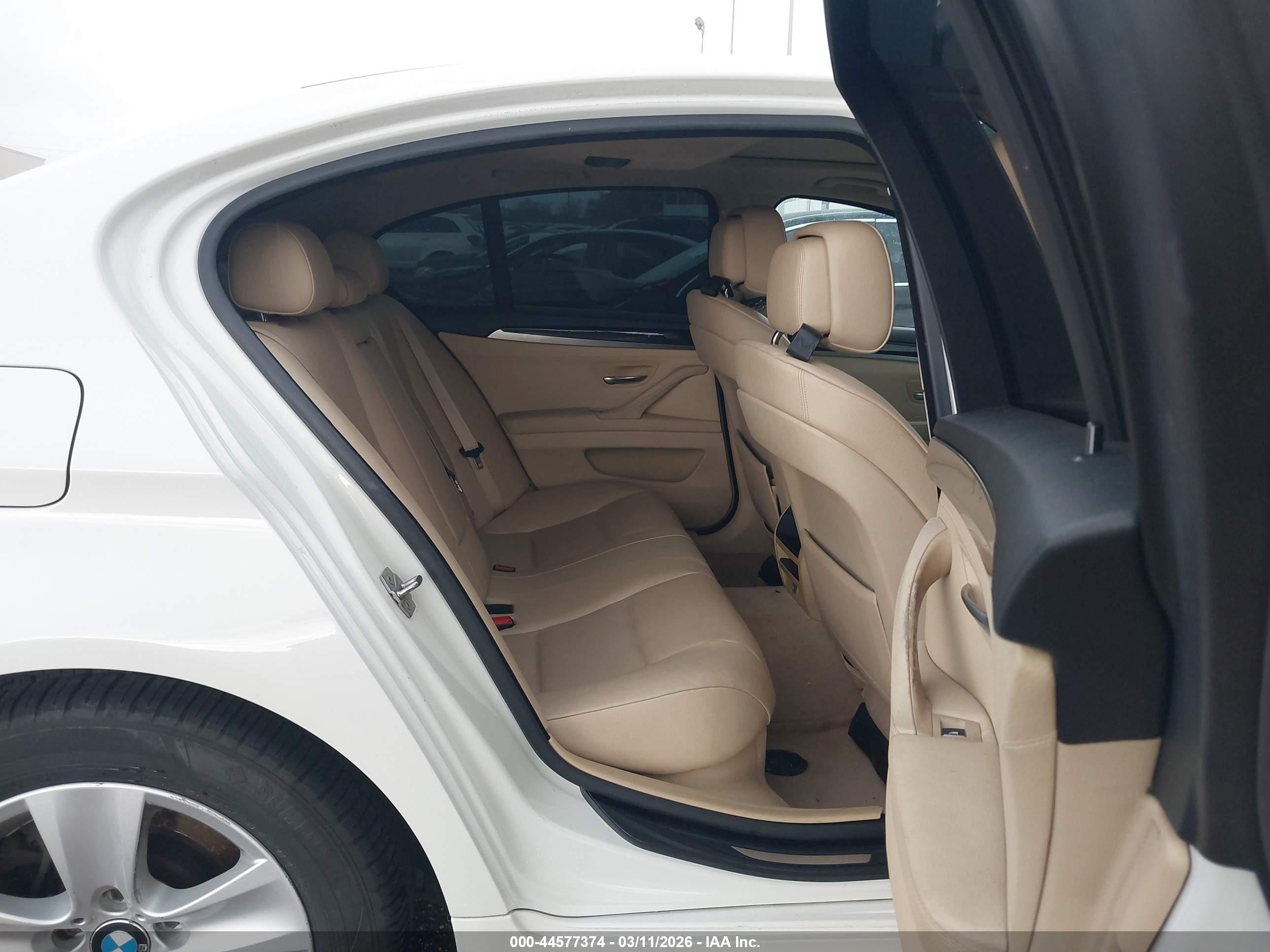 2012 Bmw 528i   Белый vin: WBAXG5C59CDY28055