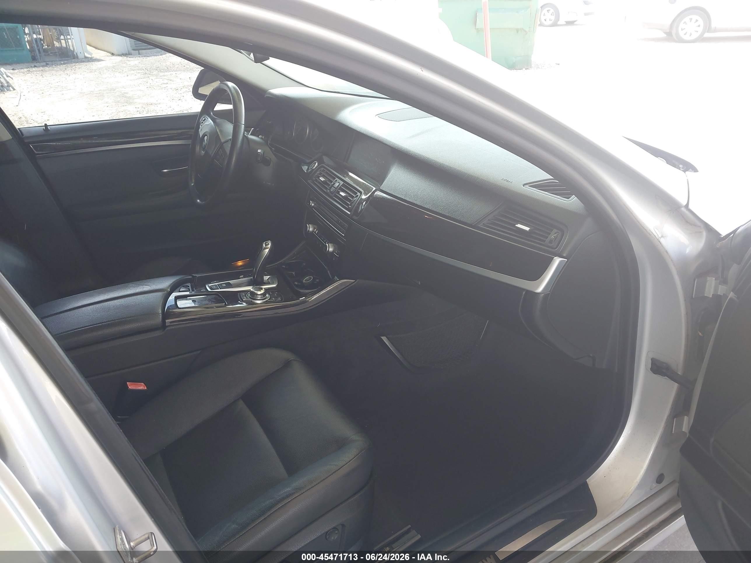 2012 Bmw 528i   Серебряный vin: WBAXG5C5XCDW92213