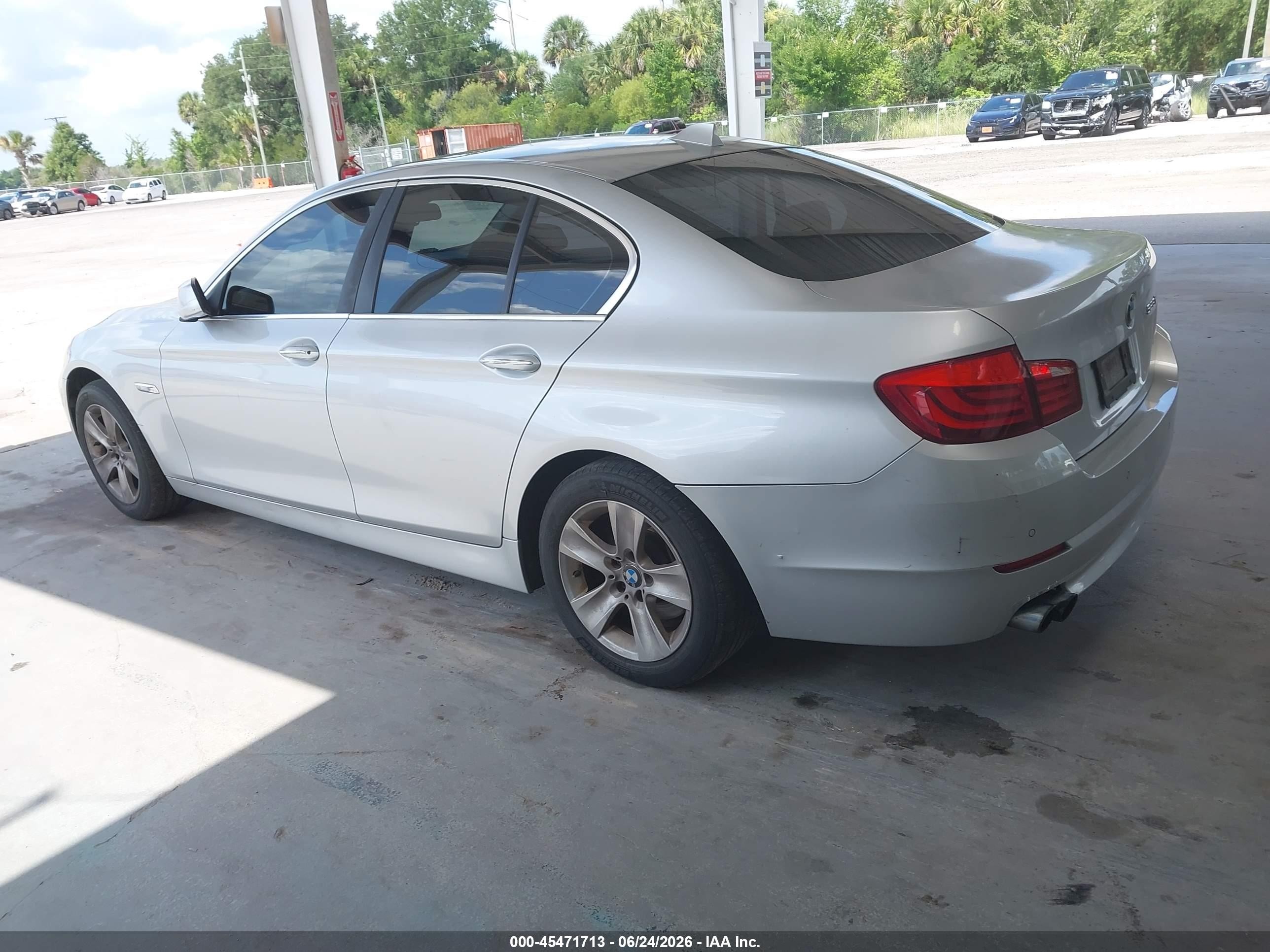 2012 Bmw 528i   Серебряный vin: WBAXG5C5XCDW92213