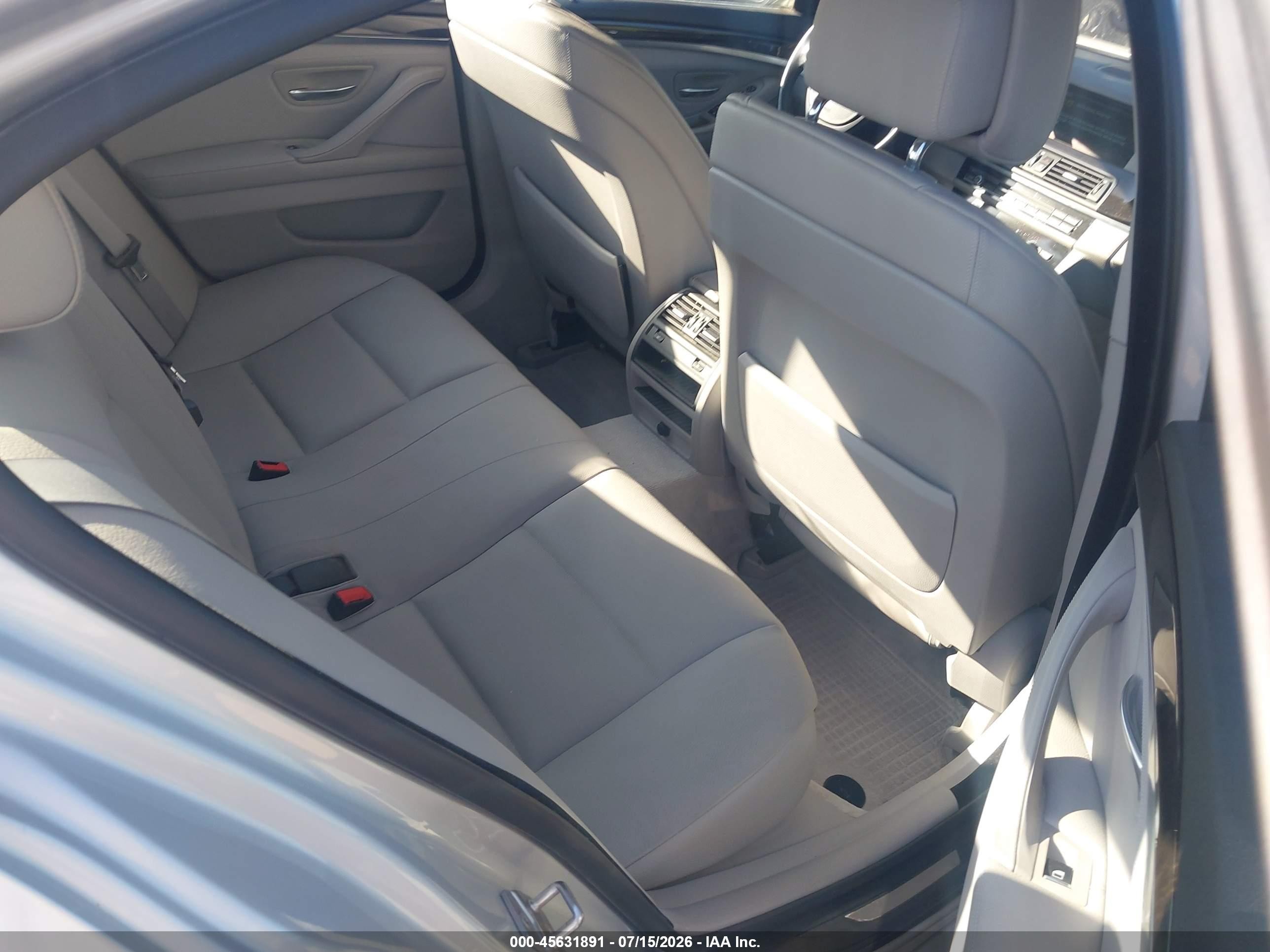 2012 Bmw 528i Xdrive Silver vin: WBAXH5C50CDW03598