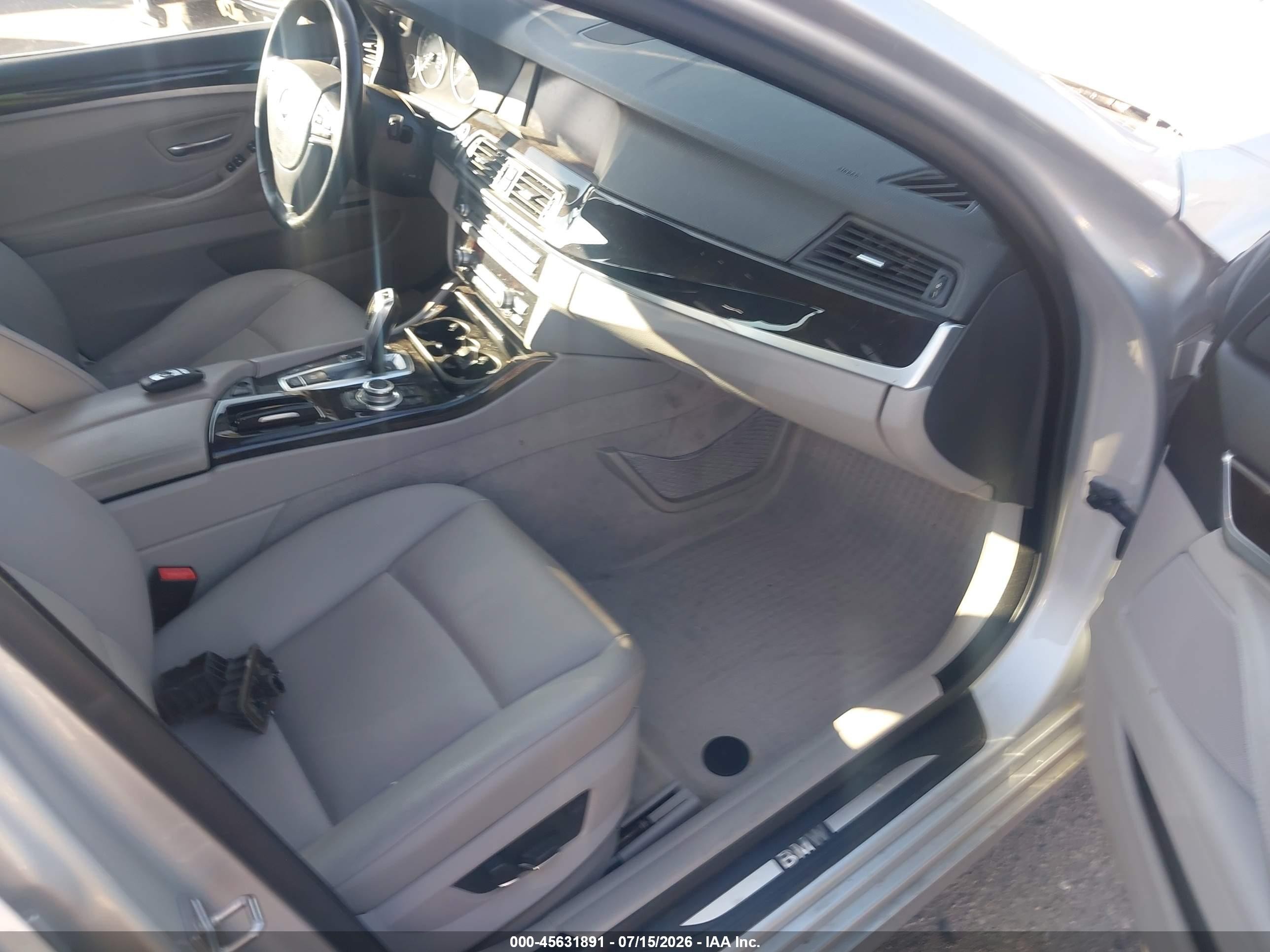 2012 Bmw 528i Xdrive Silver vin: WBAXH5C50CDW03598