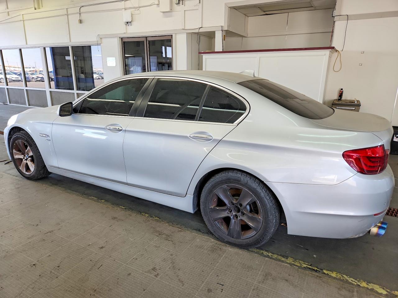 2012 Bmw 528 Xi Silver vin: WBAXH5C50CDW06422