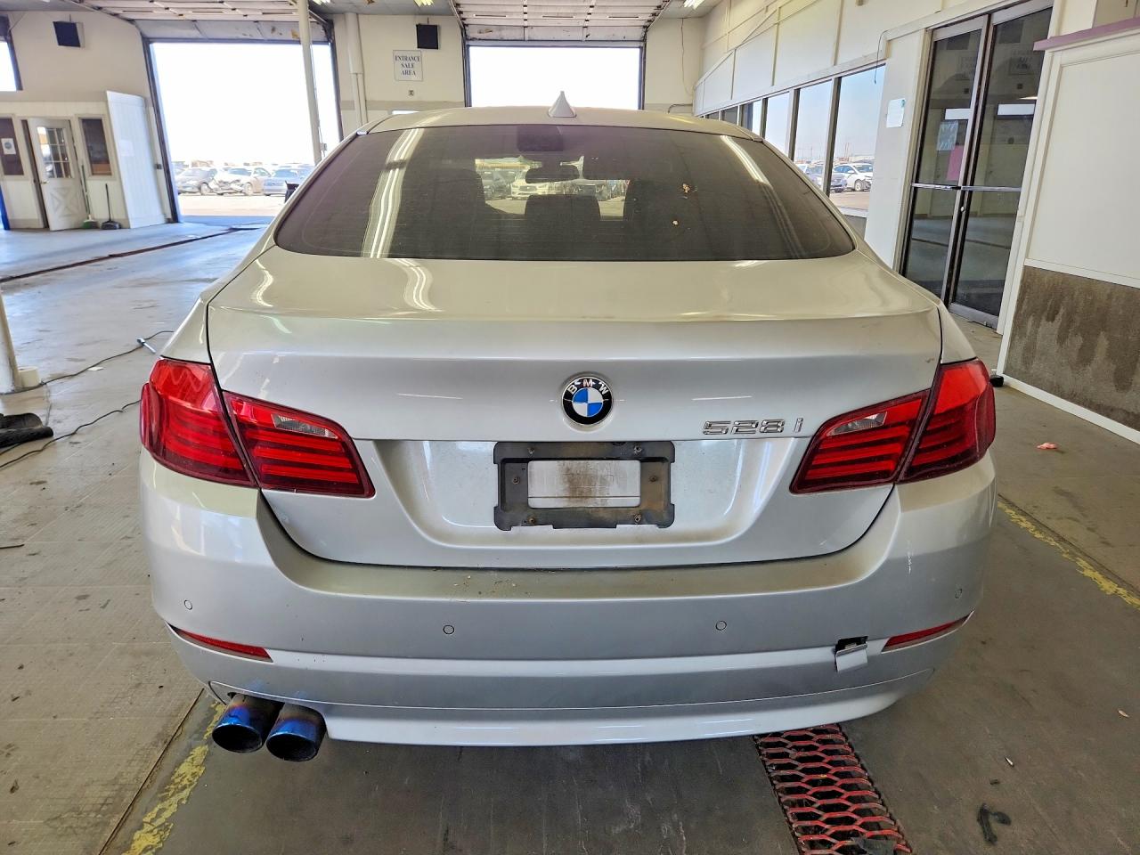 2012 Bmw 528 Xi Silver vin: WBAXH5C50CDW06422