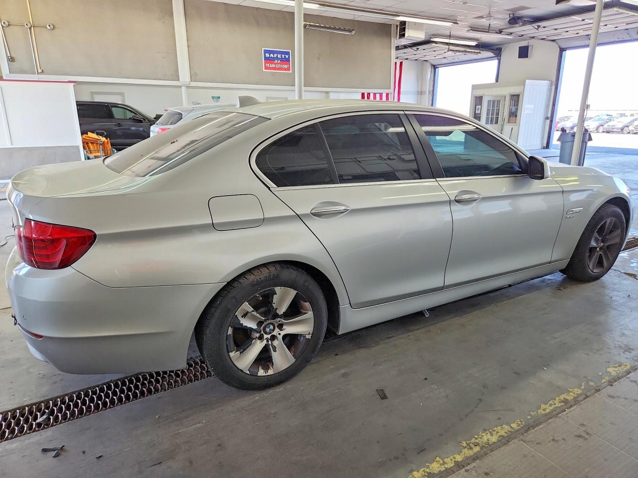 2012 Bmw 528 Xi Silver vin: WBAXH5C50CDW06422