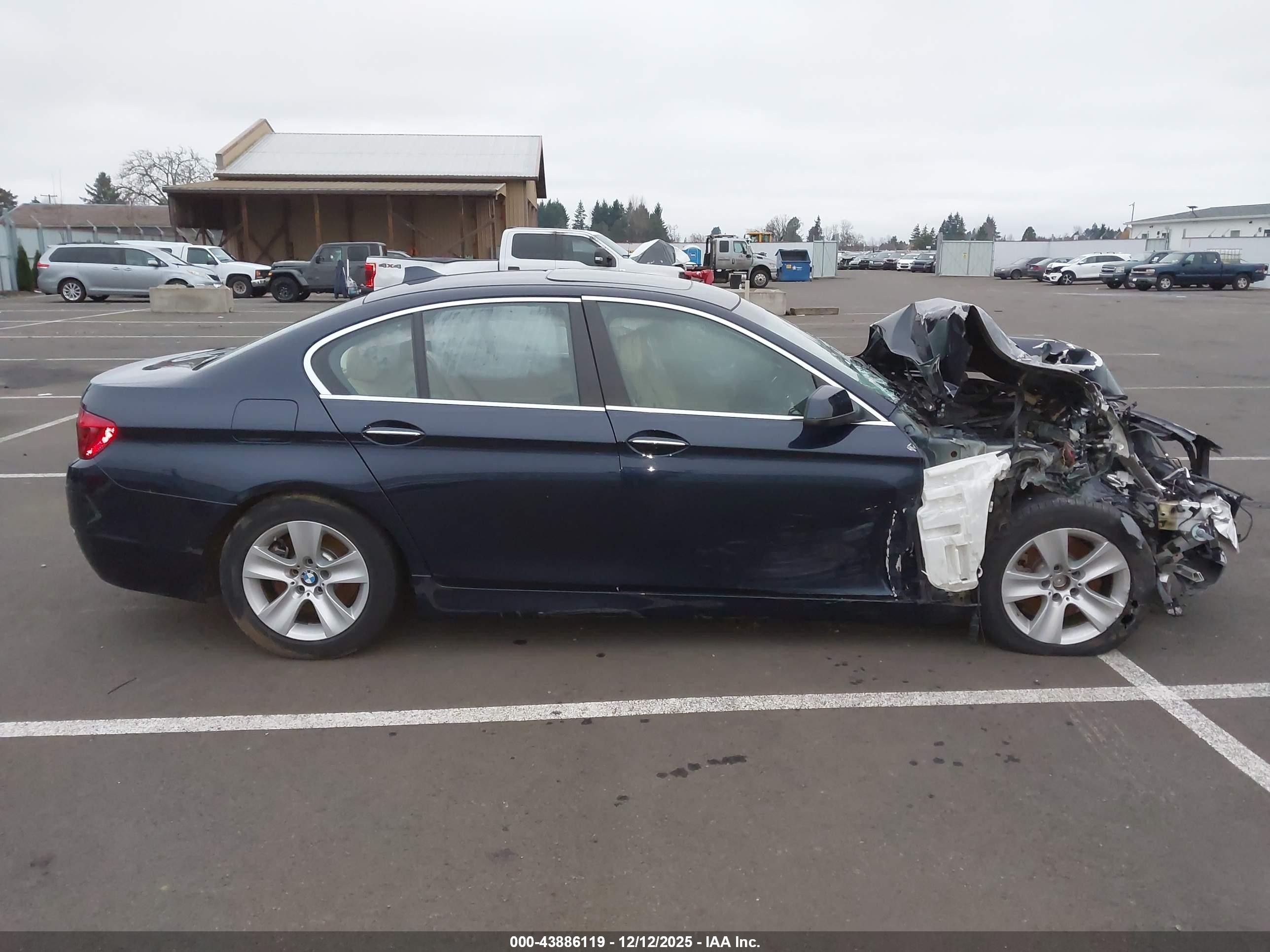 2012 Bmw 528i Xdrive Dark Blue vin: WBAXH5C51CDW02475