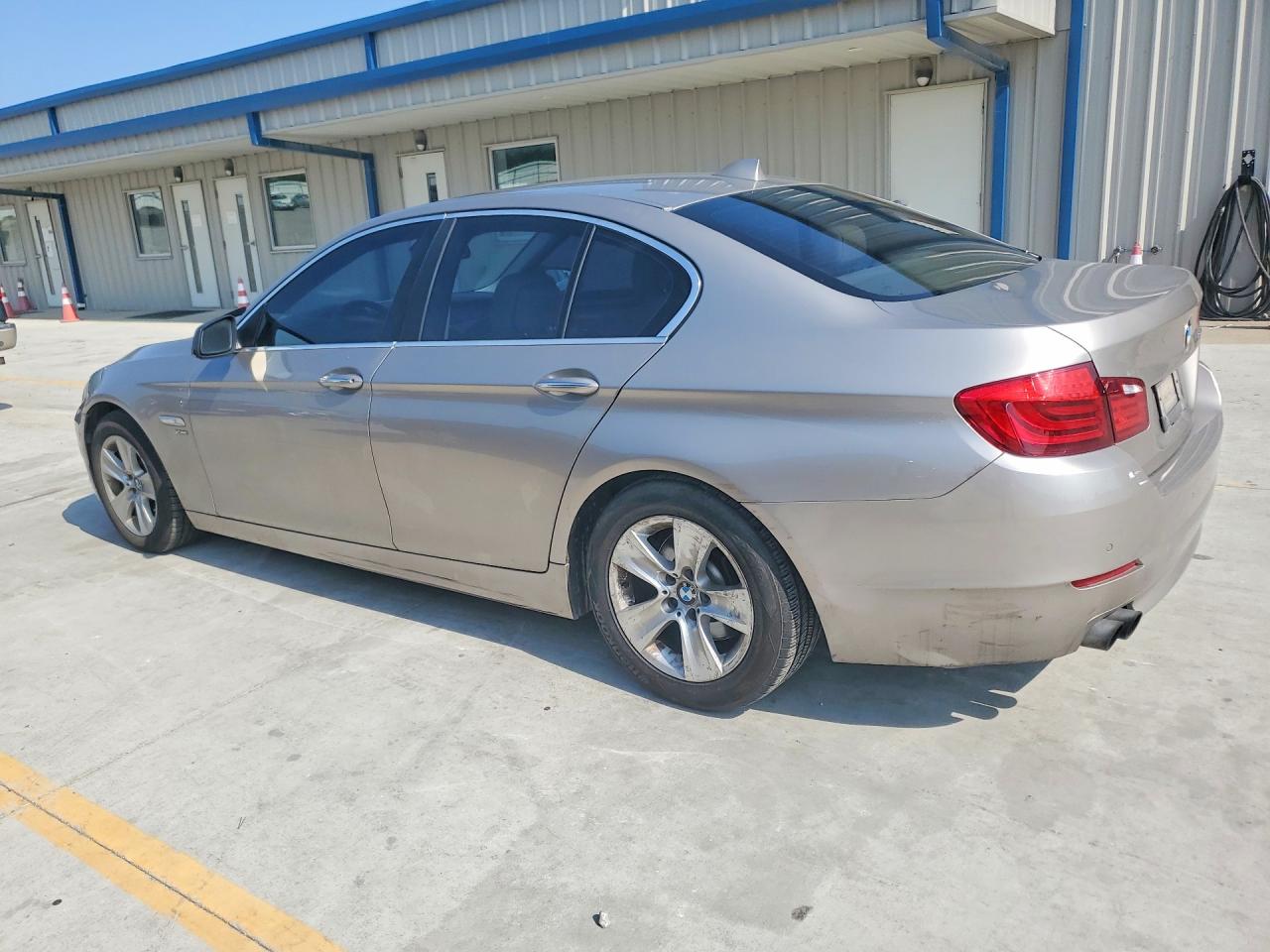 2012 Bmw 528 Xi Silver vin: WBAXH5C51CDW09037