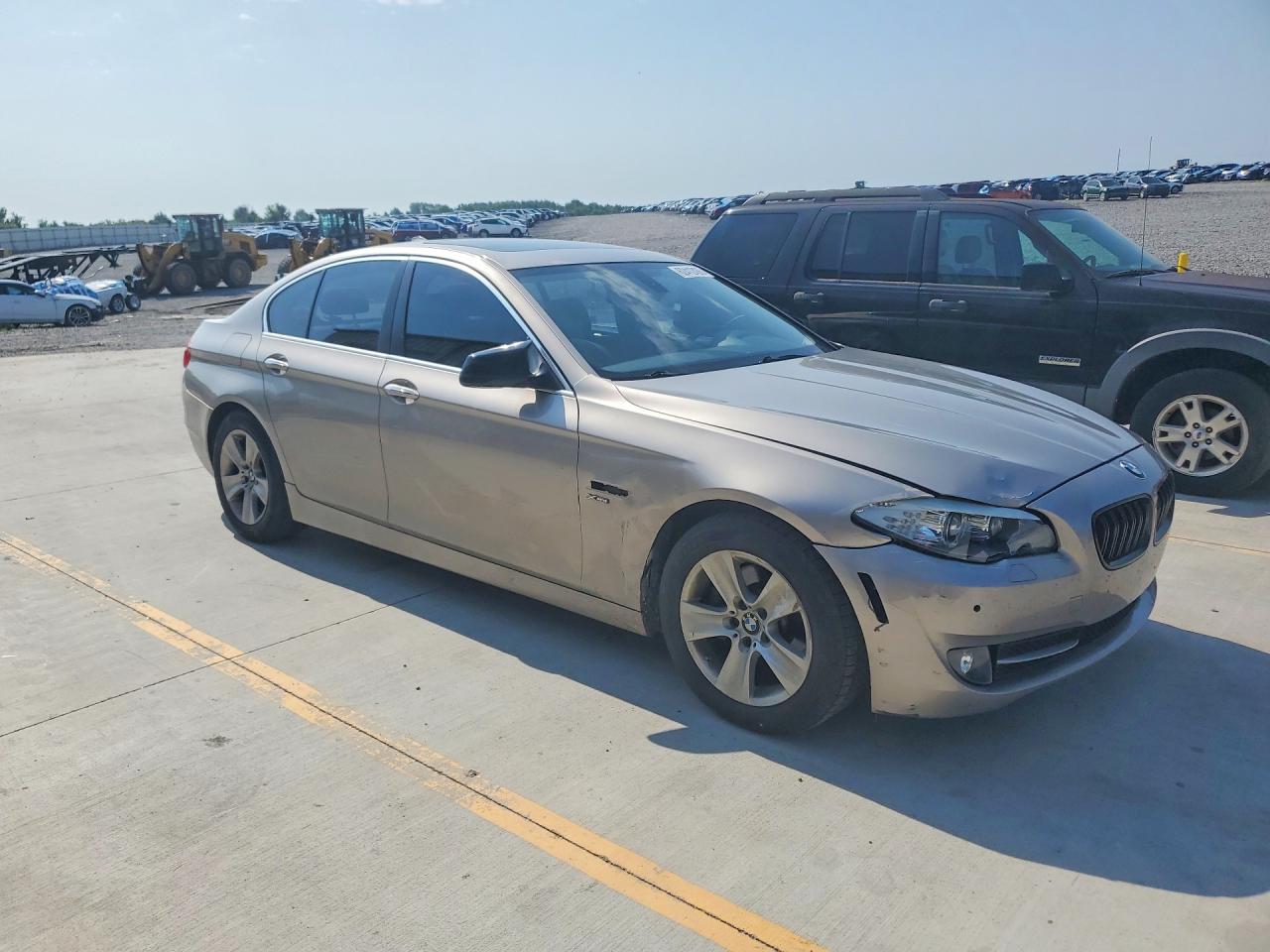 2012 Bmw 528 Xi Silver vin: WBAXH5C51CDW09037