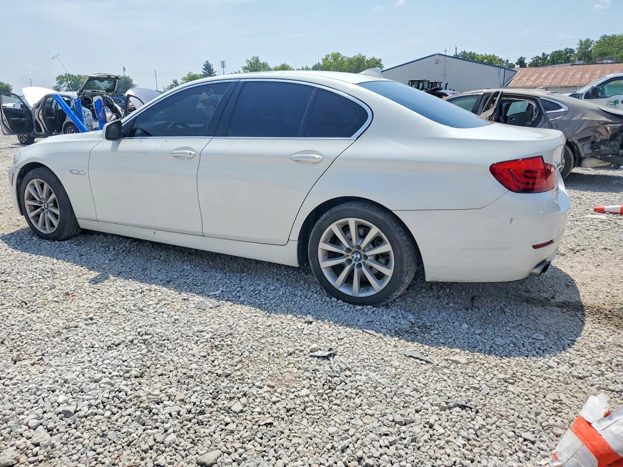 2013 Bmw 528 Xi White vin: WBAXH5C51DD111163