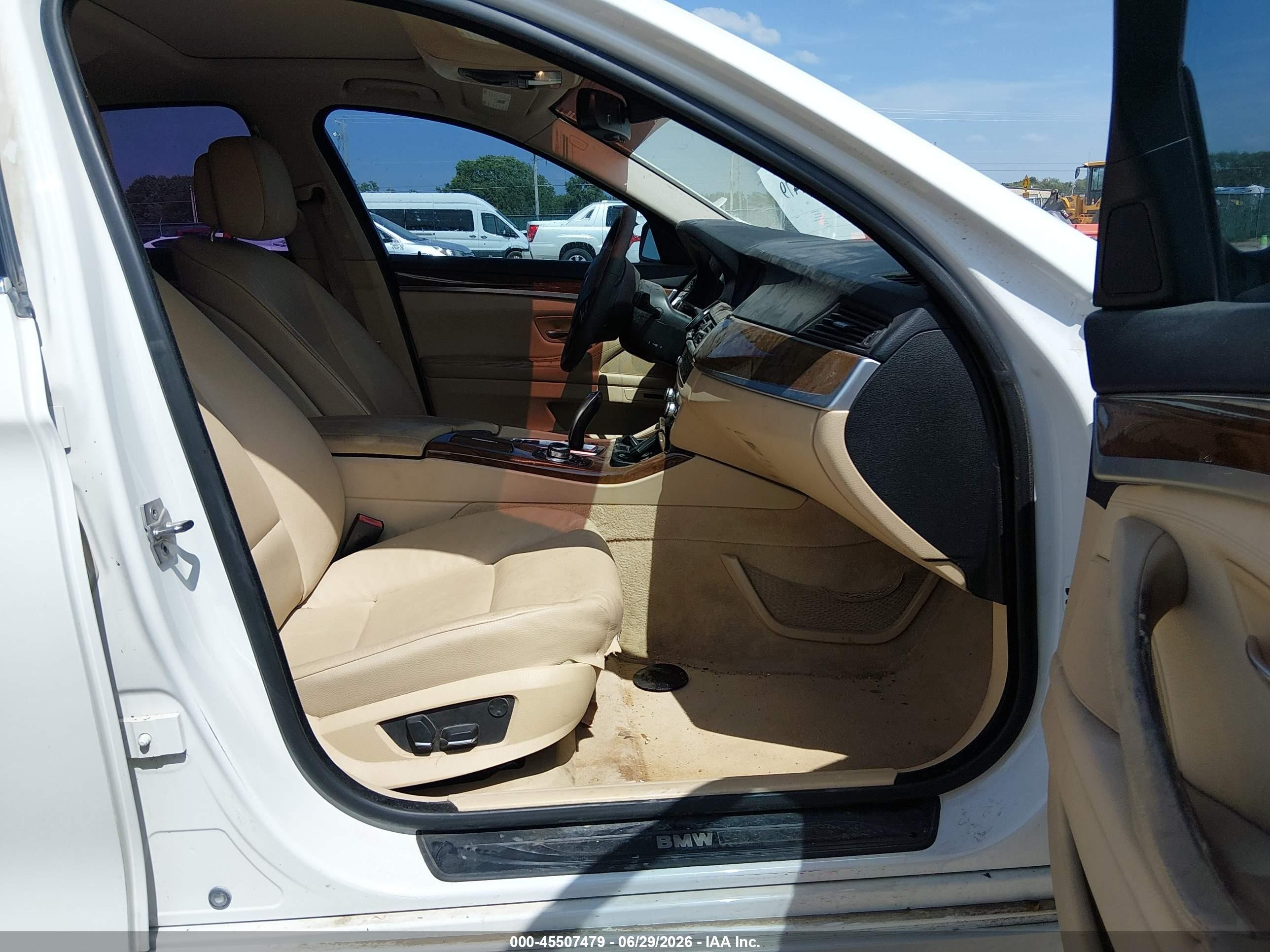 2012 Bmw 528i Xdrive White vin: WBAXH5C53CDW08374
