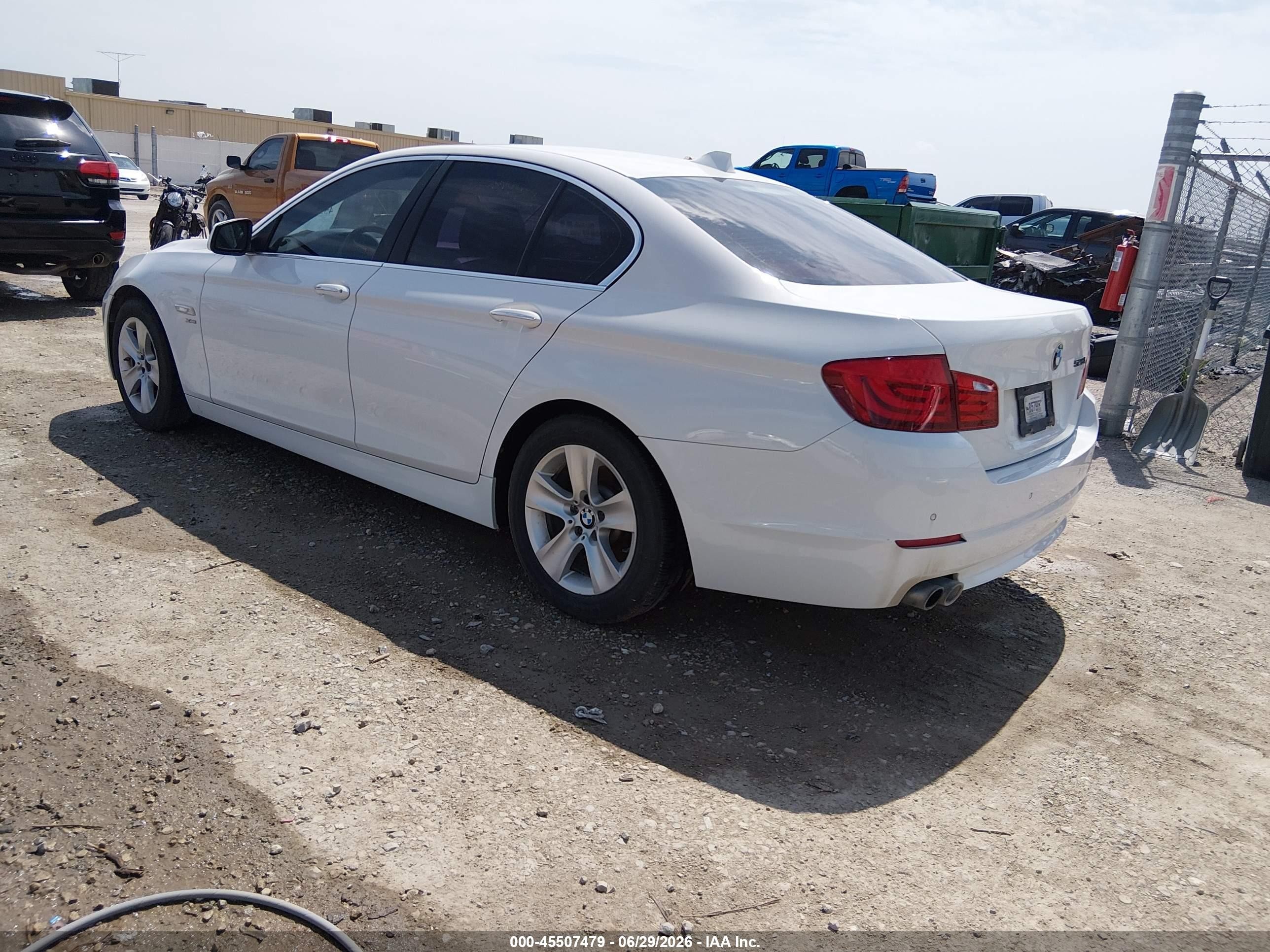 2012 Bmw 528i Xdrive White vin: WBAXH5C53CDW08374