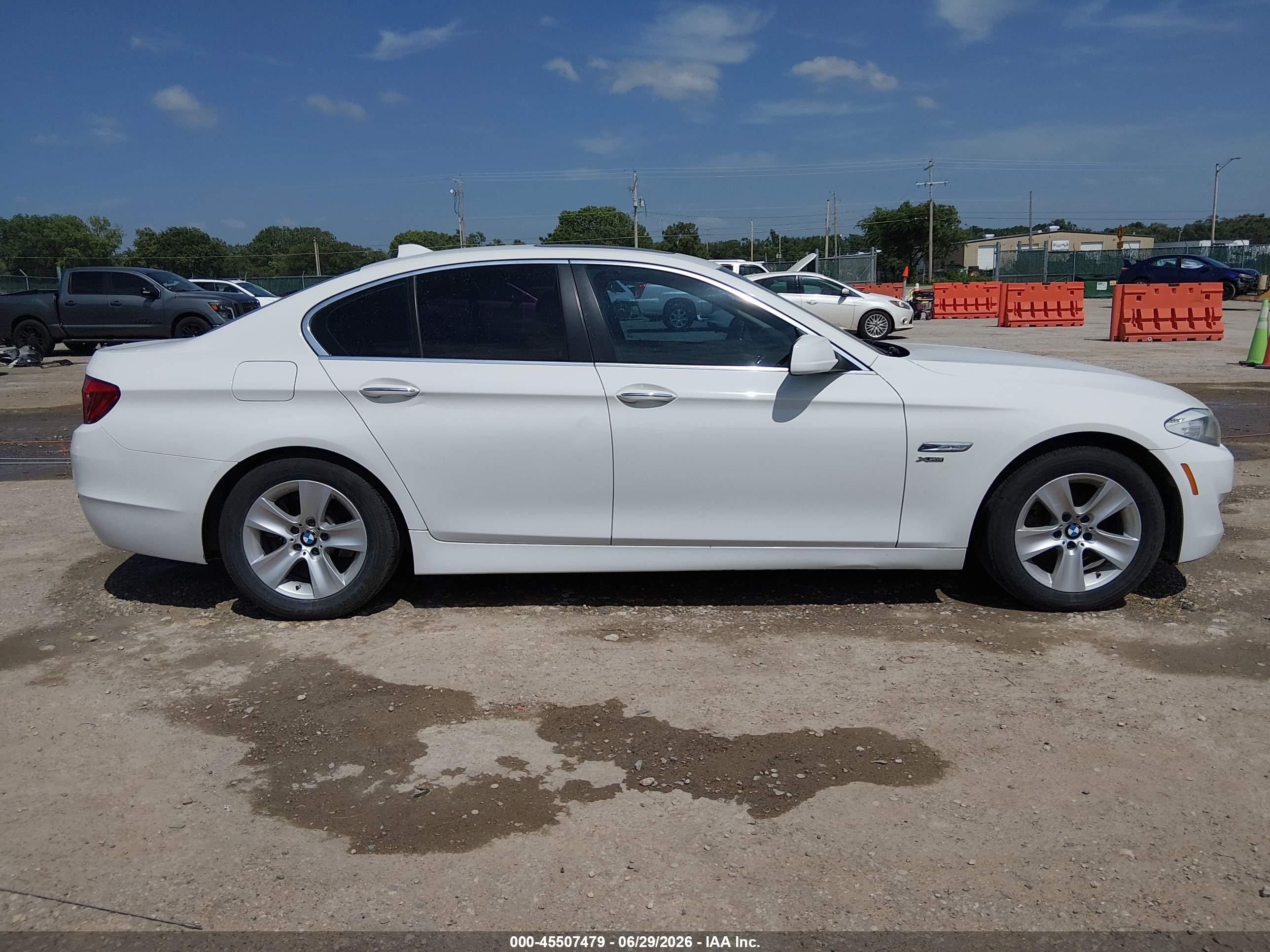 2012 Bmw 528i Xdrive White vin: WBAXH5C53CDW08374