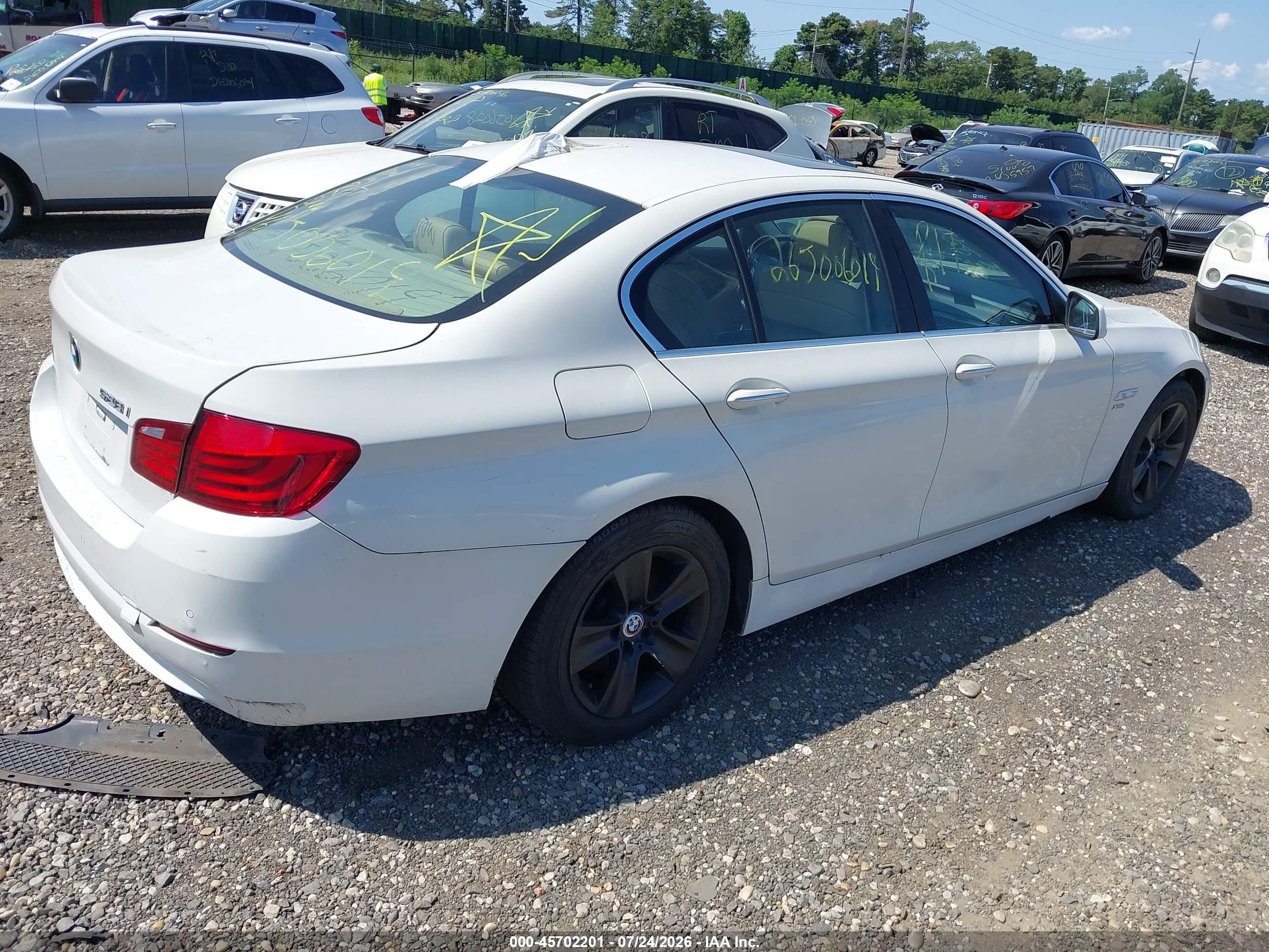 2012 Bmw 528i Xdrive White vin: WBAXH5C53CDW10884