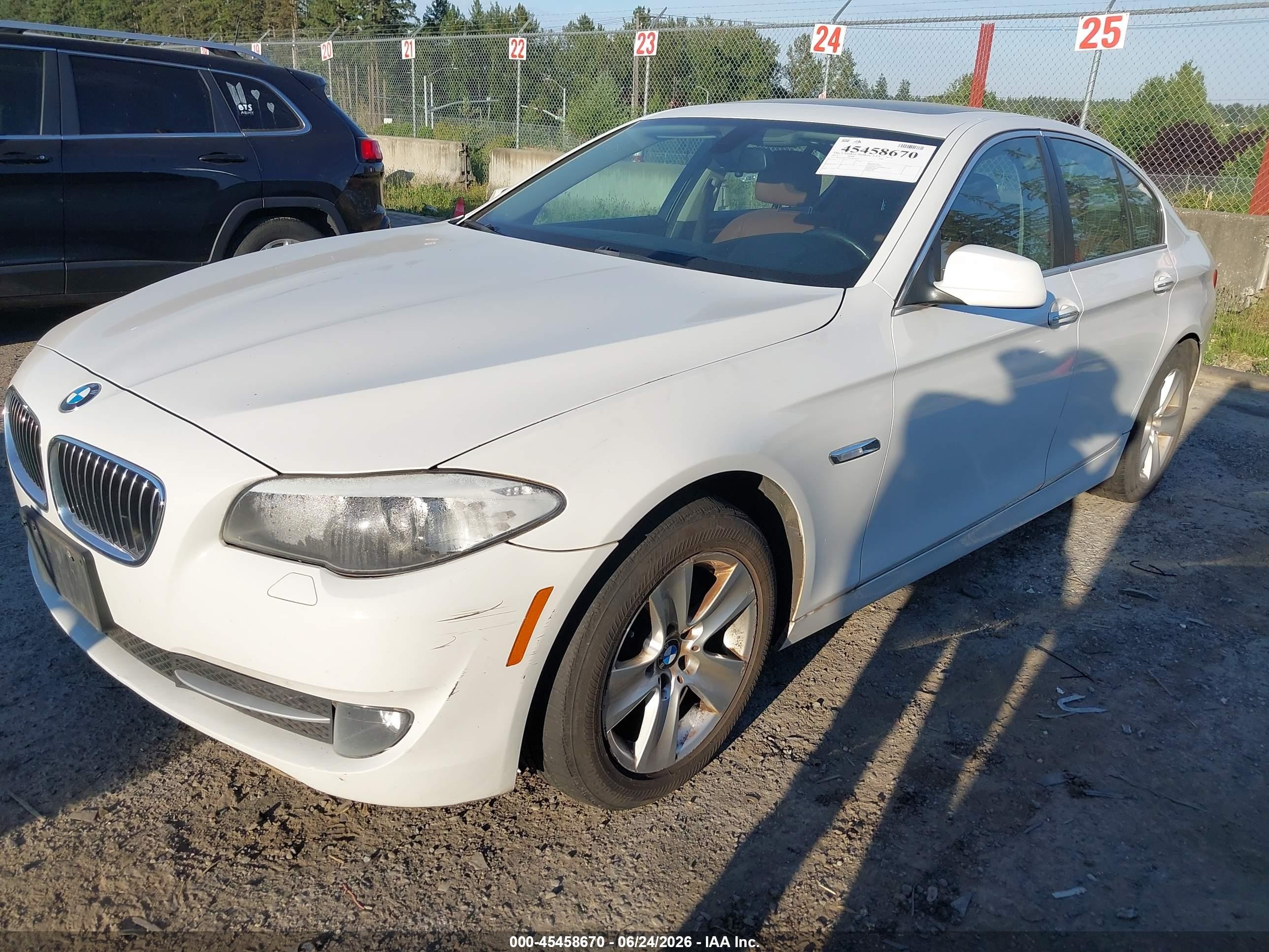 2013 Bmw 528i Xdrive Белый vin: WBAXH5C54DDW11933