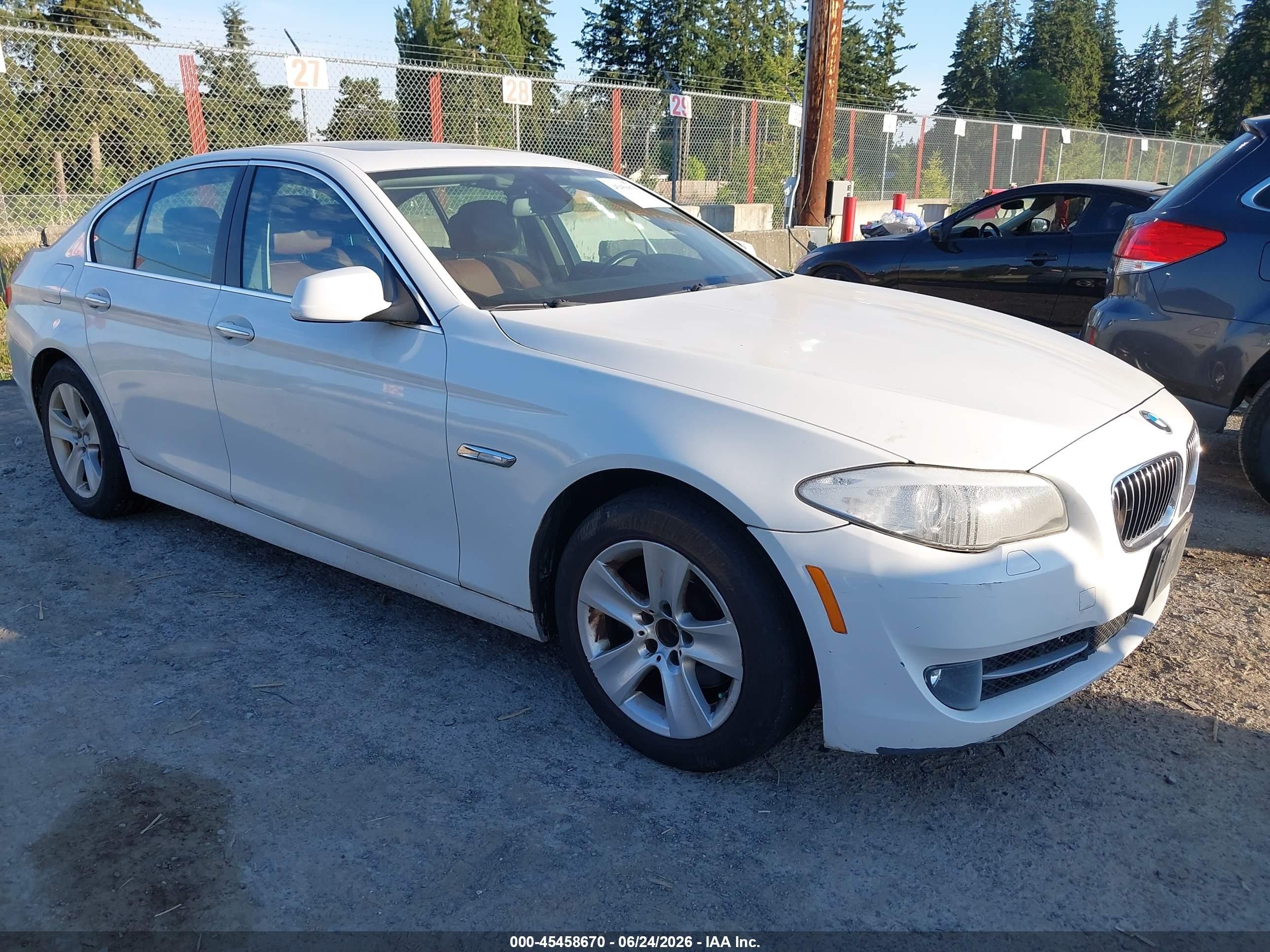 2013 Bmw 528i Xdrive Белый vin: WBAXH5C54DDW11933