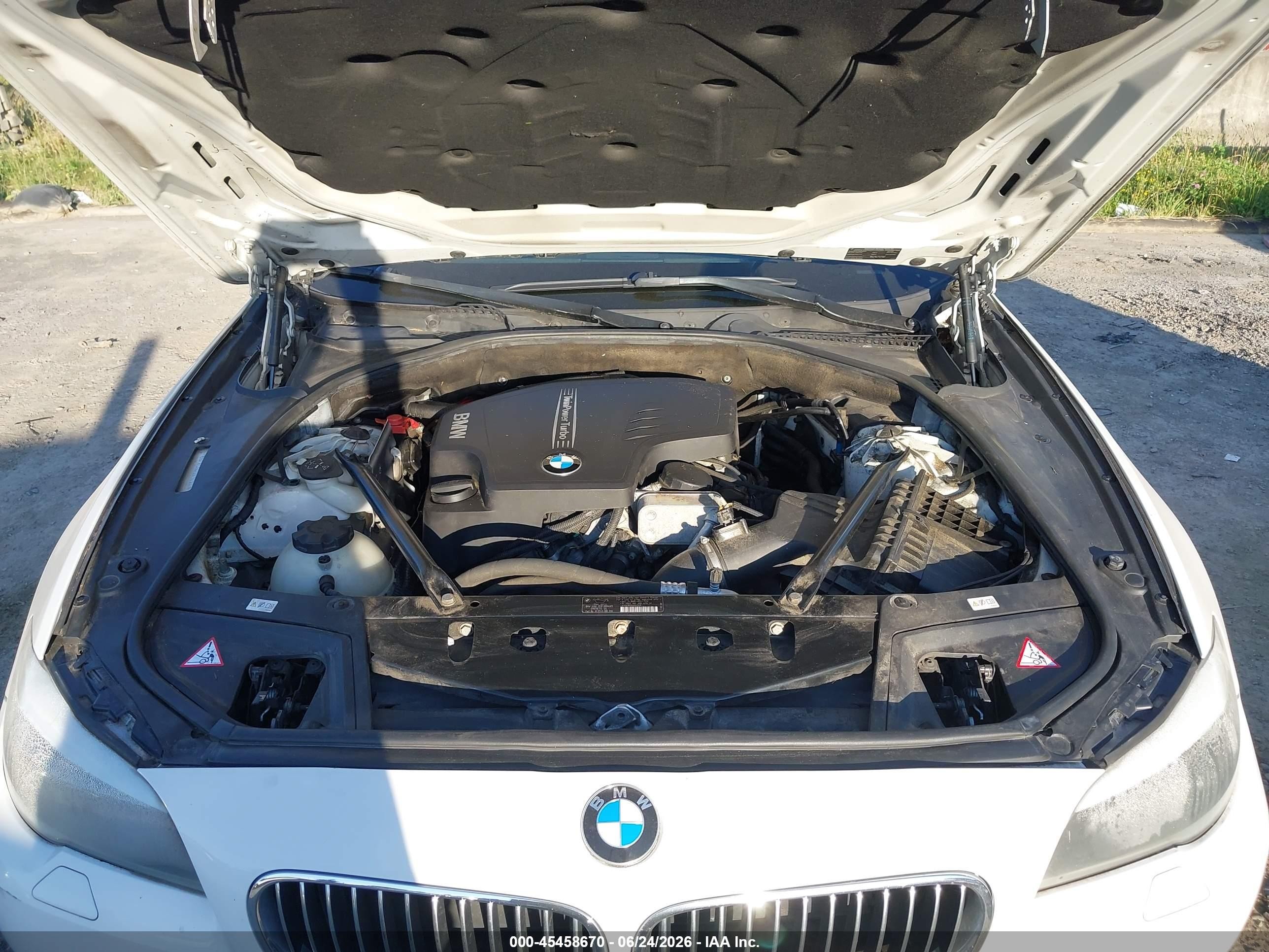 2013 Bmw 528i Xdrive Белый vin: WBAXH5C54DDW11933