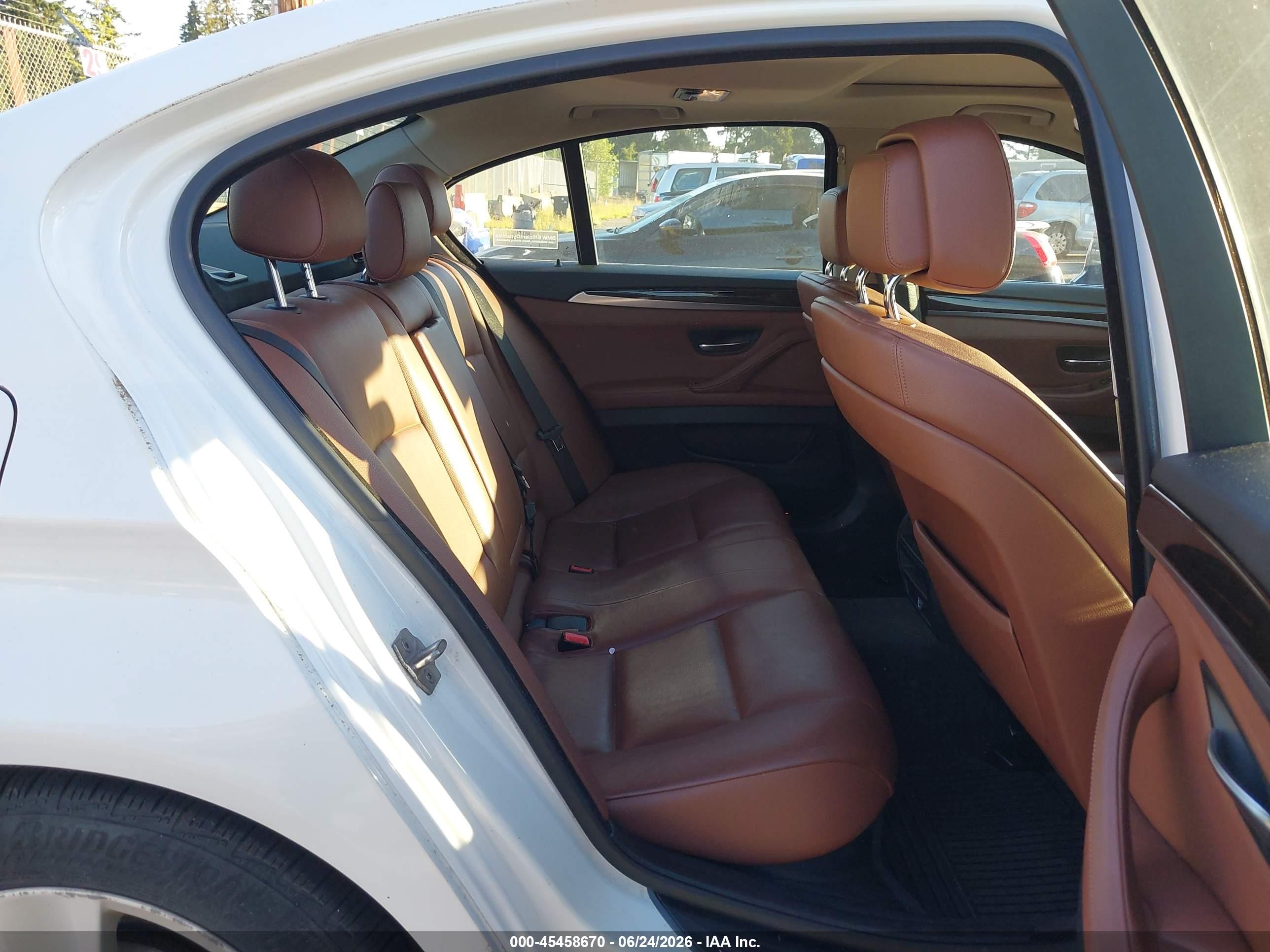 2013 Bmw 528i Xdrive Белый vin: WBAXH5C54DDW11933