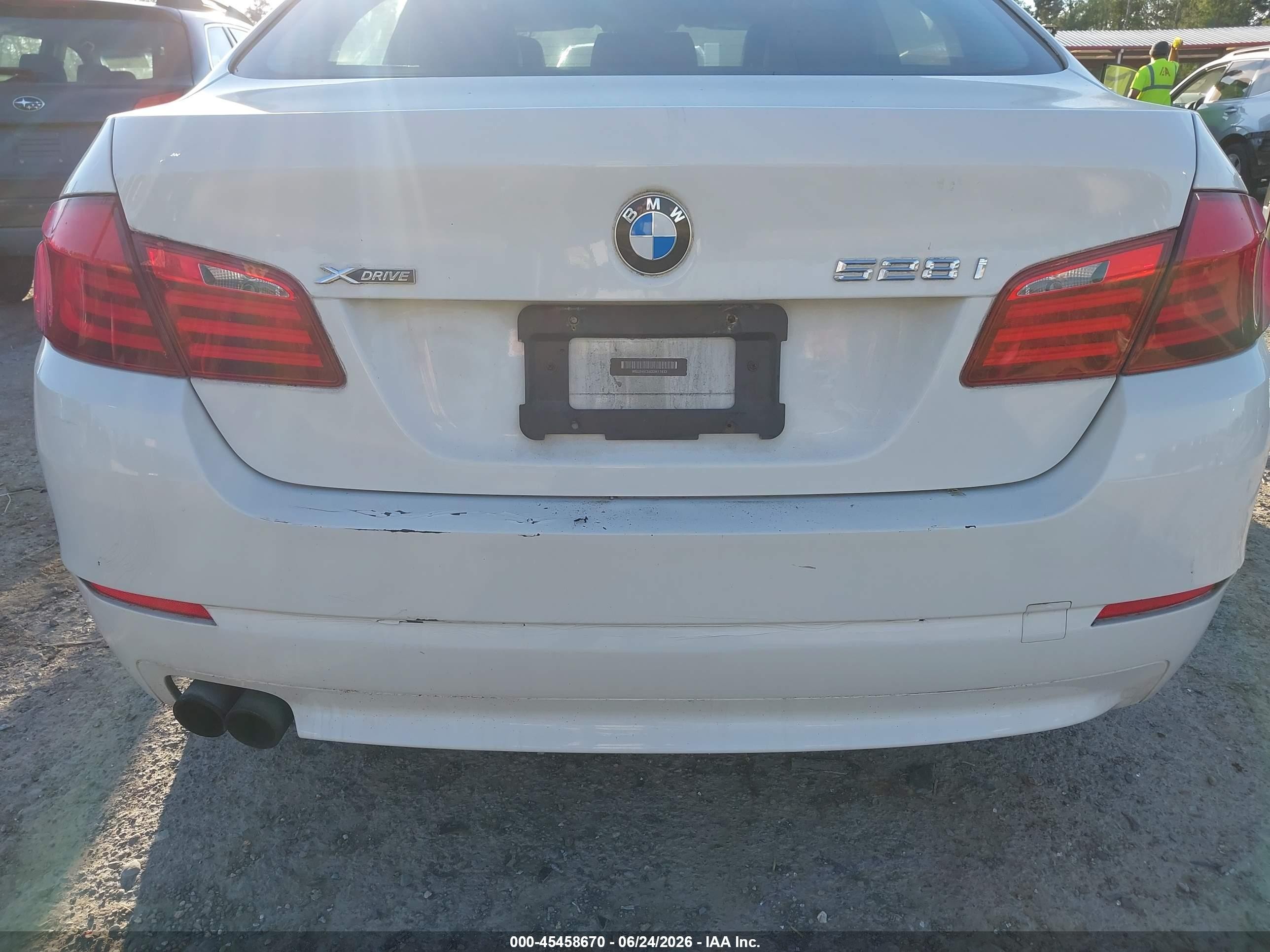 2013 Bmw 528i Xdrive Белый vin: WBAXH5C54DDW11933