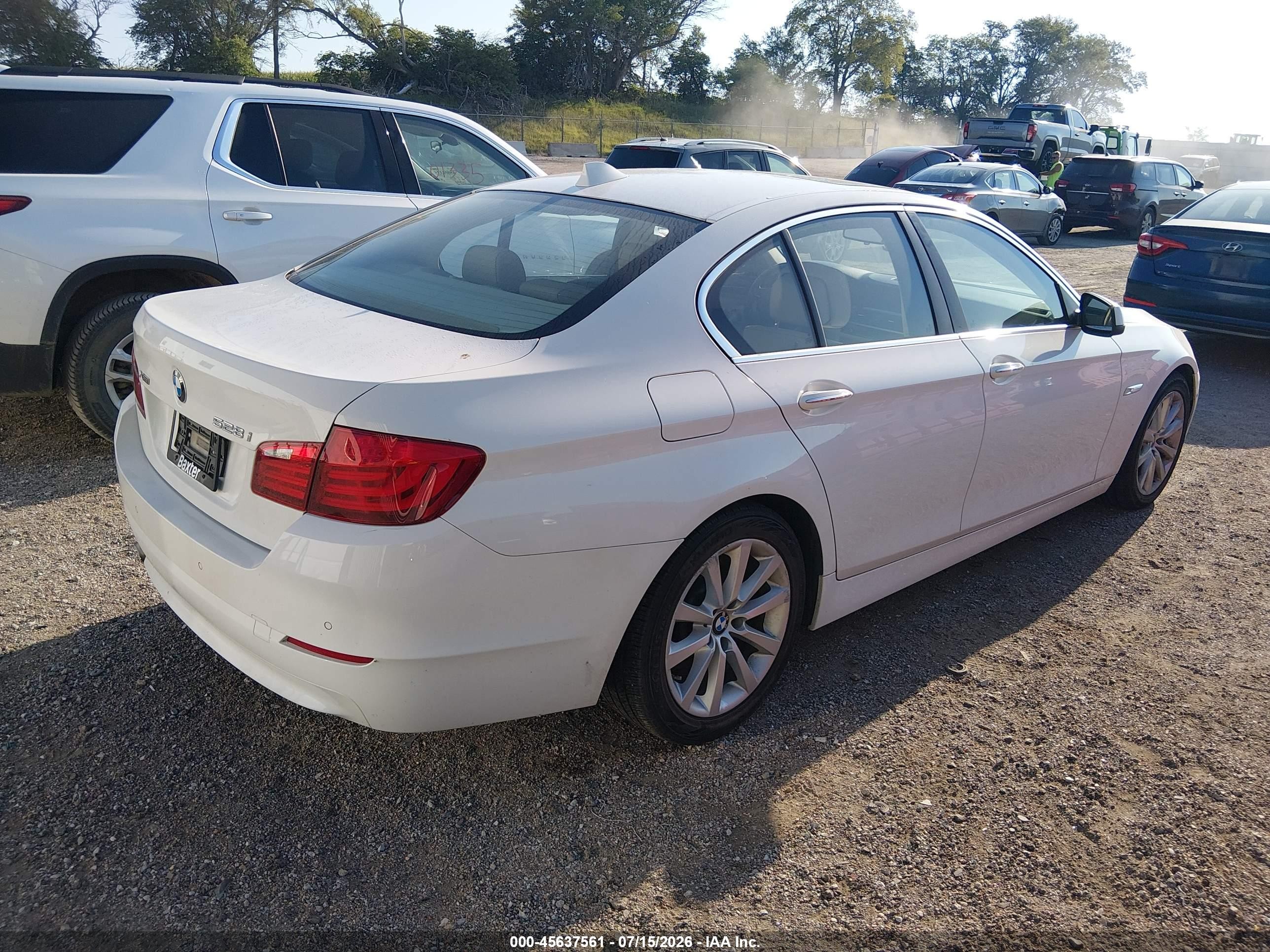 2013 Bmw 528i Xdrive White vin: WBAXH5C55DD107259
