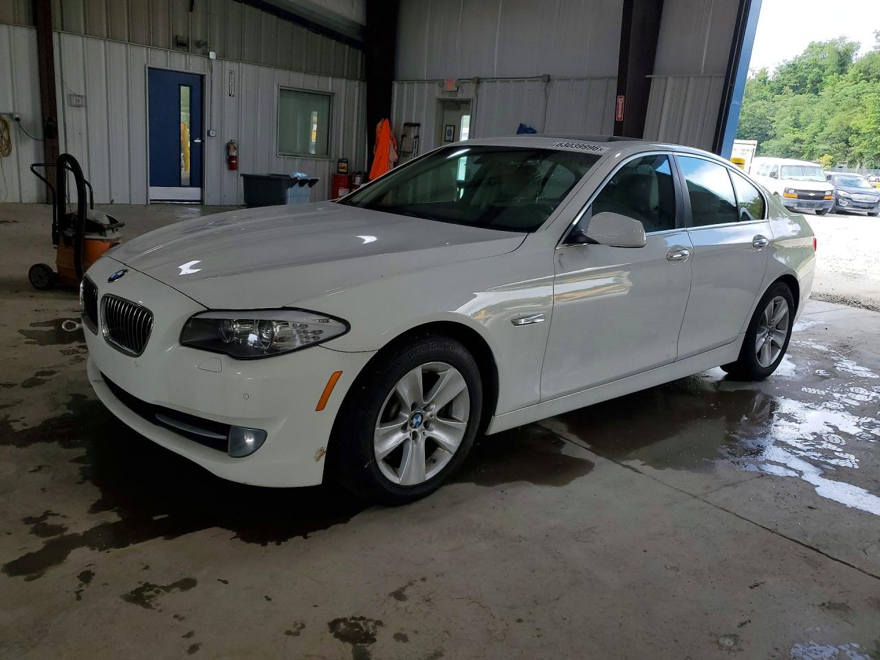 2013 Bmw 528 Xi White vin: WBAXH5C55DD112235