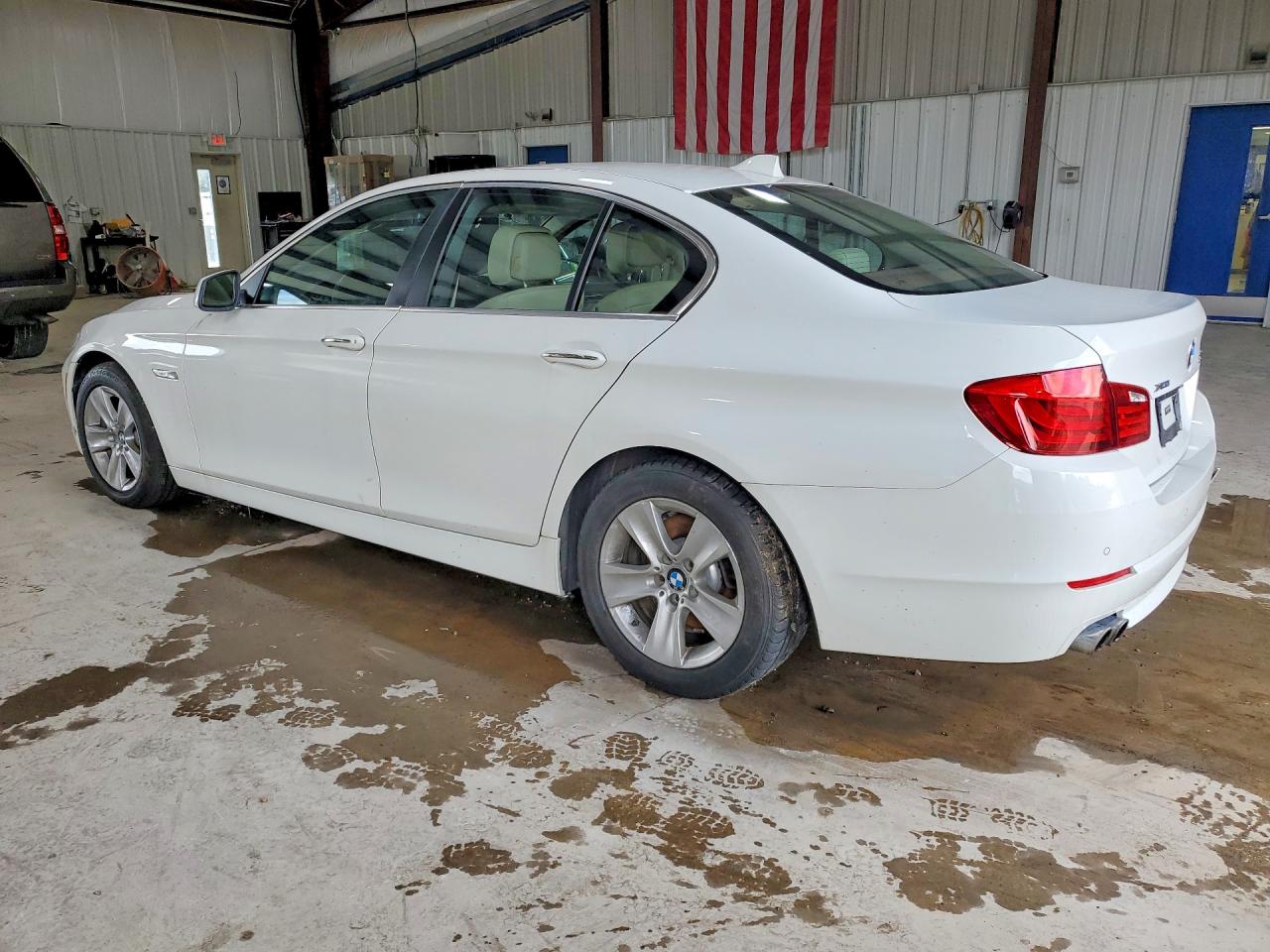 2013 Bmw 528 Xi White vin: WBAXH5C55DD112235
