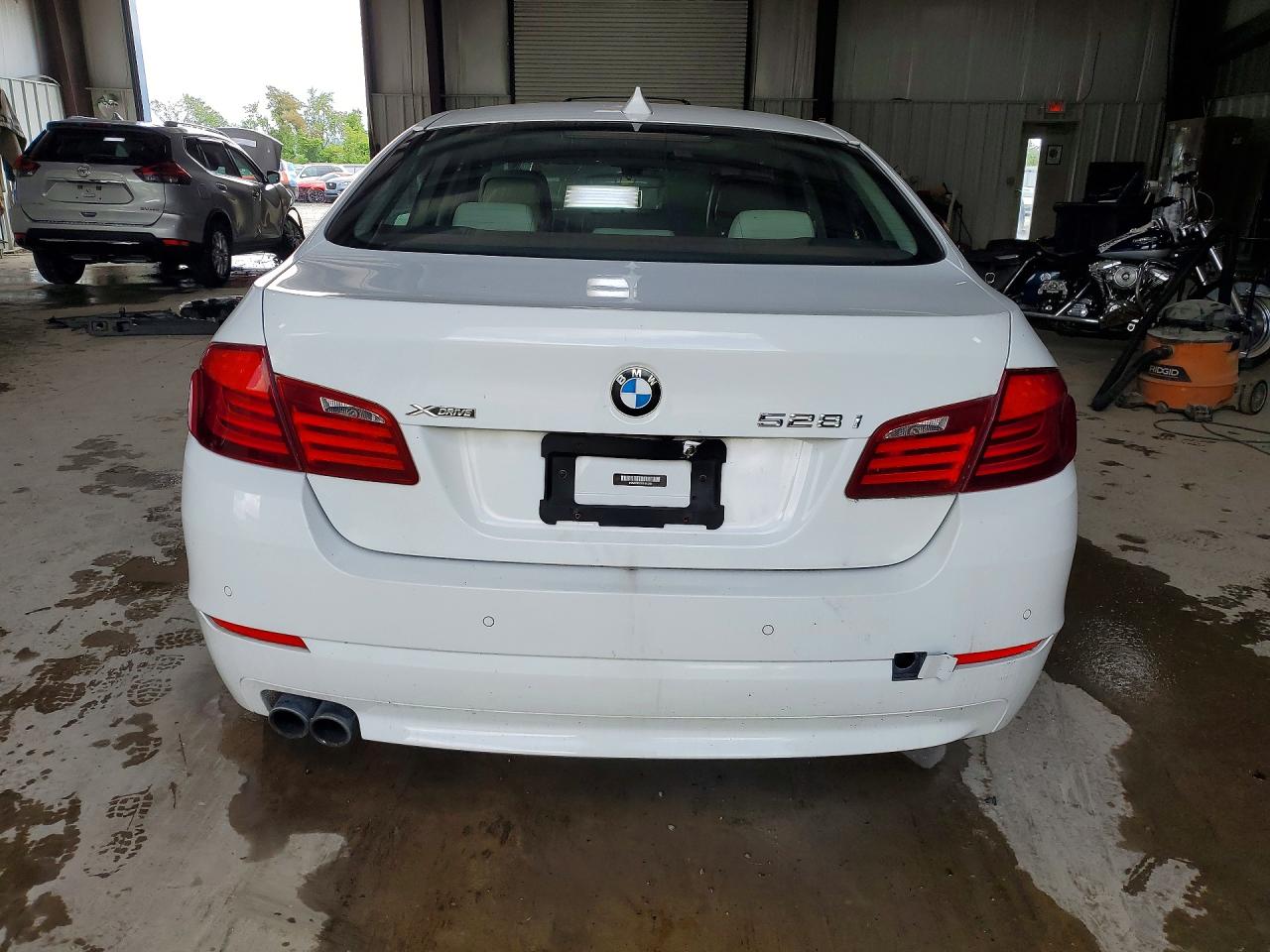 2013 Bmw 528 Xi White vin: WBAXH5C55DD112235