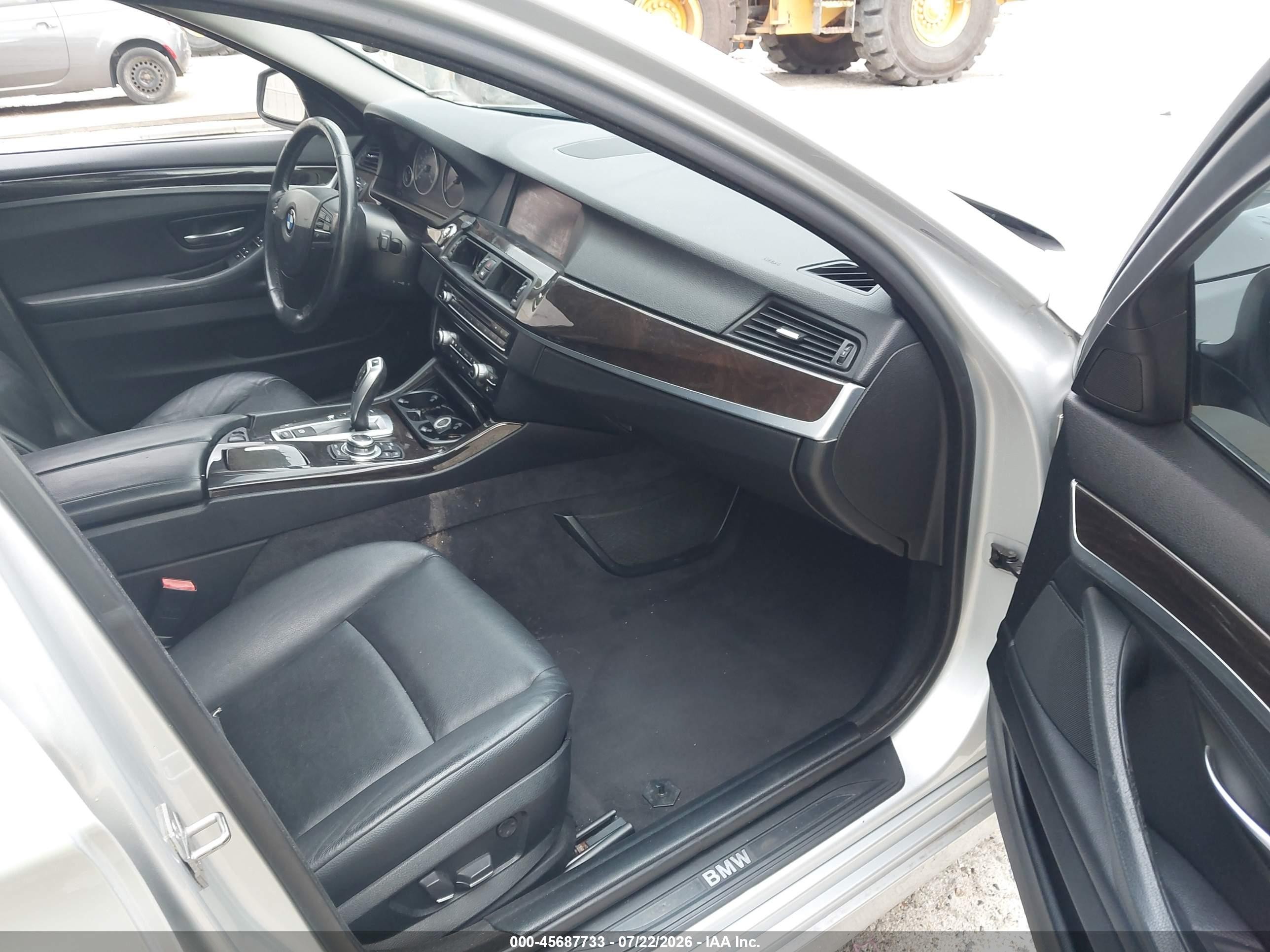 2013 Bmw 528i Xdrive Silver vin: WBAXH5C55DDW15621