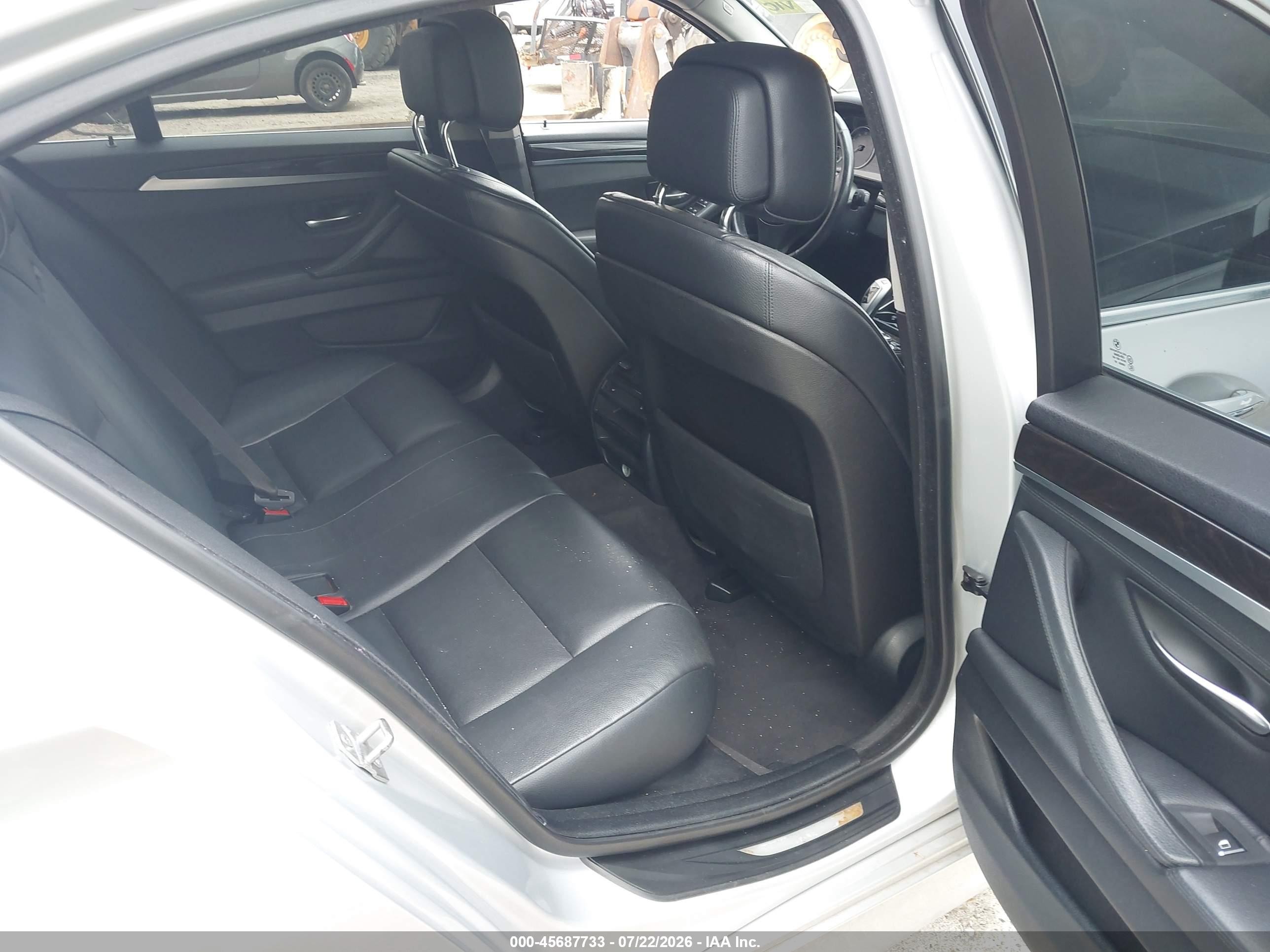 2013 Bmw 528i Xdrive Silver vin: WBAXH5C55DDW15621