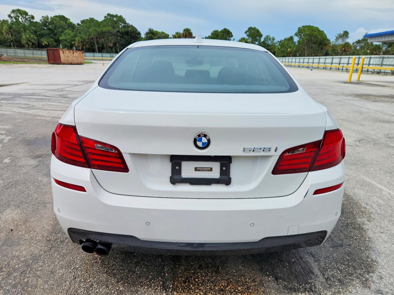 2012 Bmw 528 Xi White vin: WBAXH5C56CDW10457