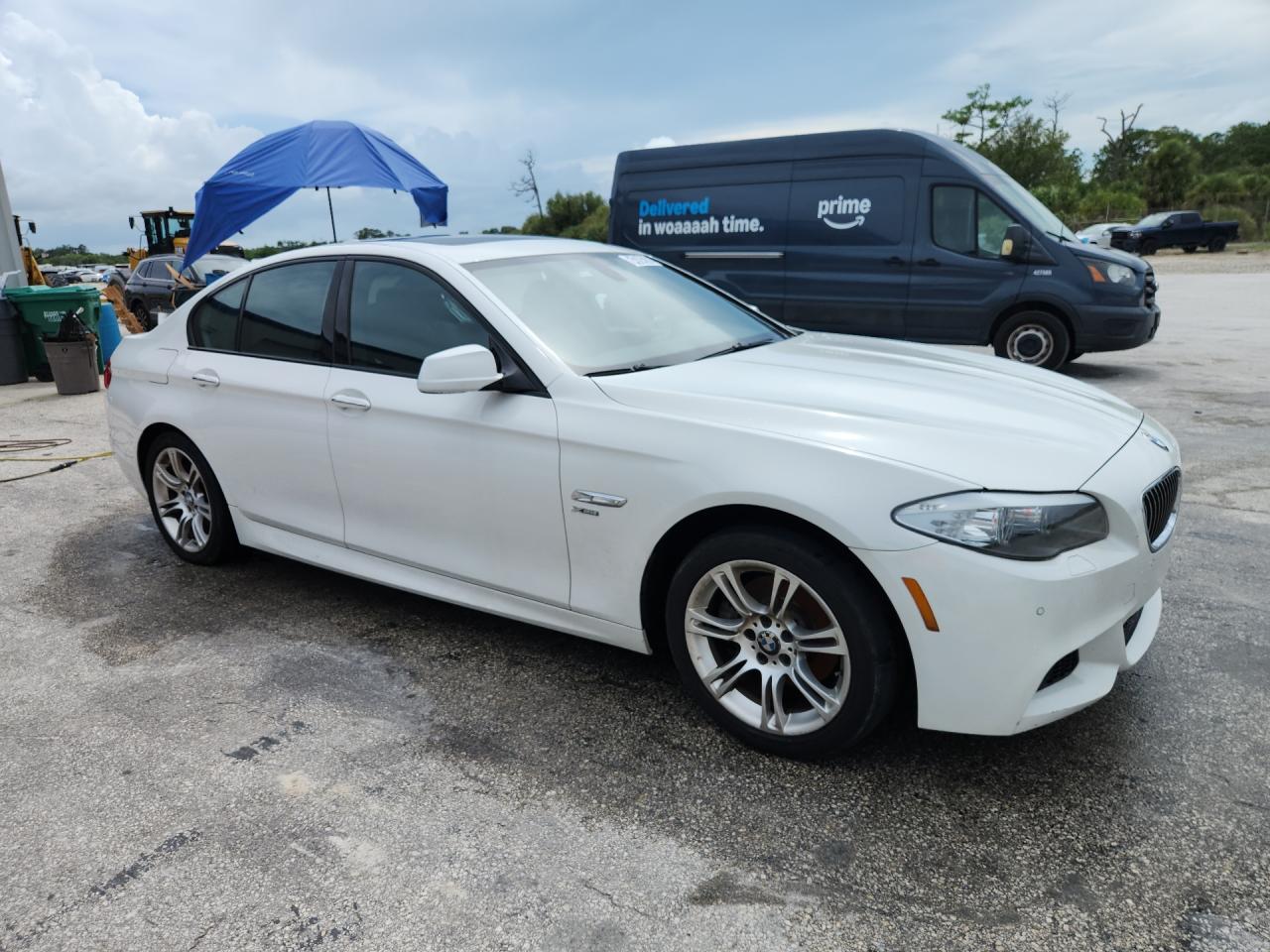 2012 Bmw 528 Xi White vin: WBAXH5C56CDW10457 Damage: Front Bumper, Chipped, 3