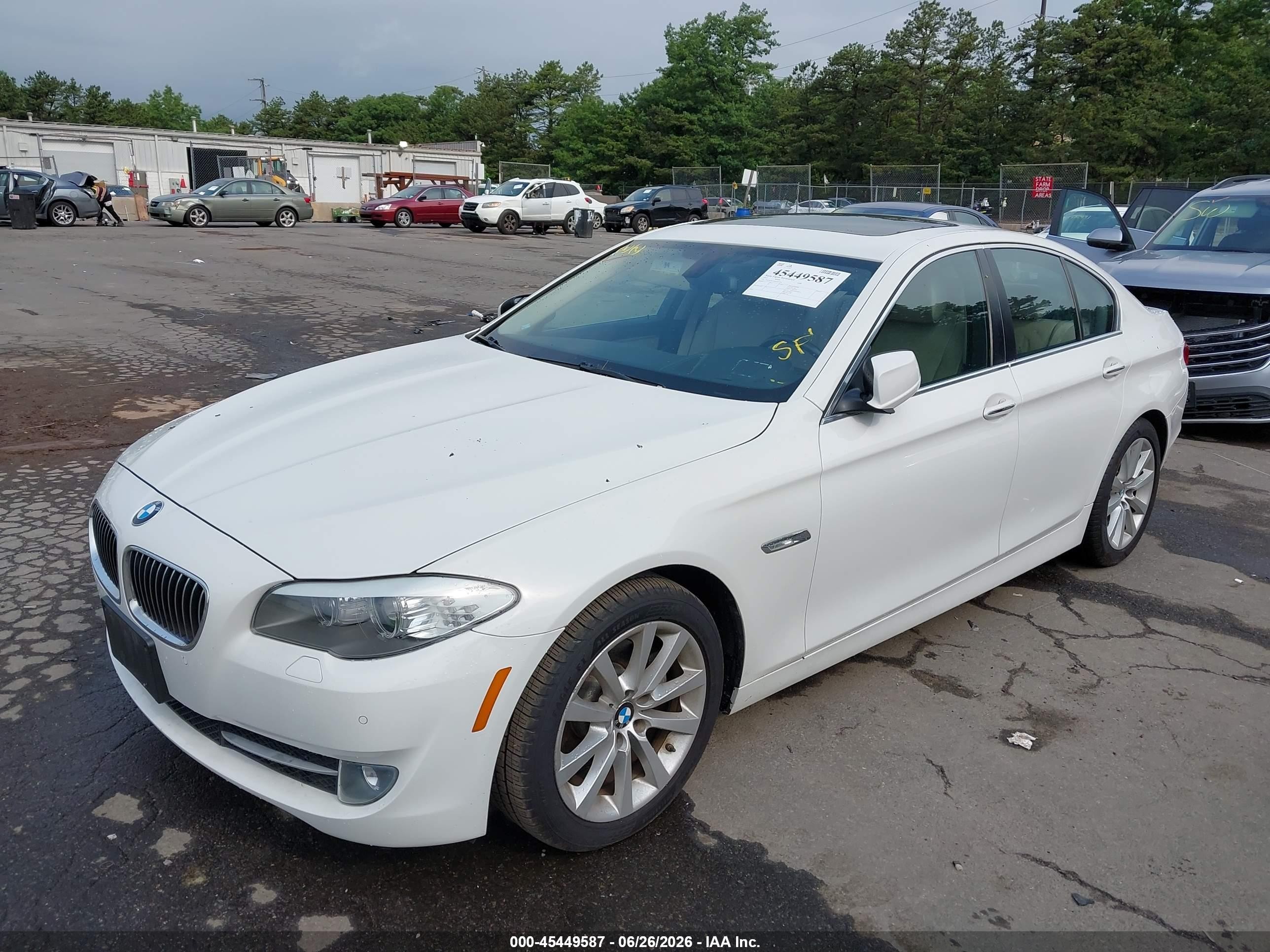 2013 Bmw 528i Xdrive Белый vin: WBAXH5C56DD107299