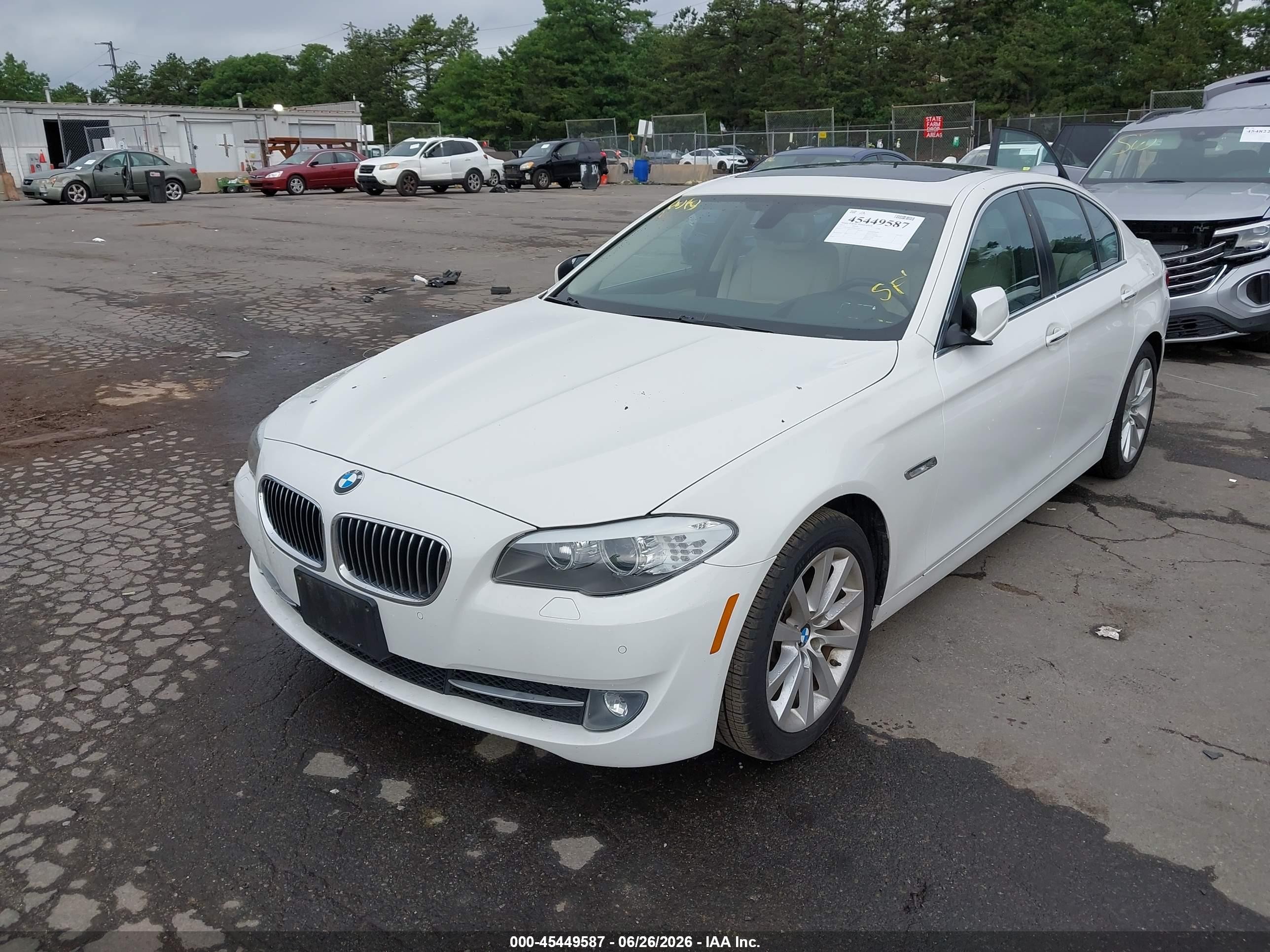 2013 Bmw 528i Xdrive Белый vin: WBAXH5C56DD107299