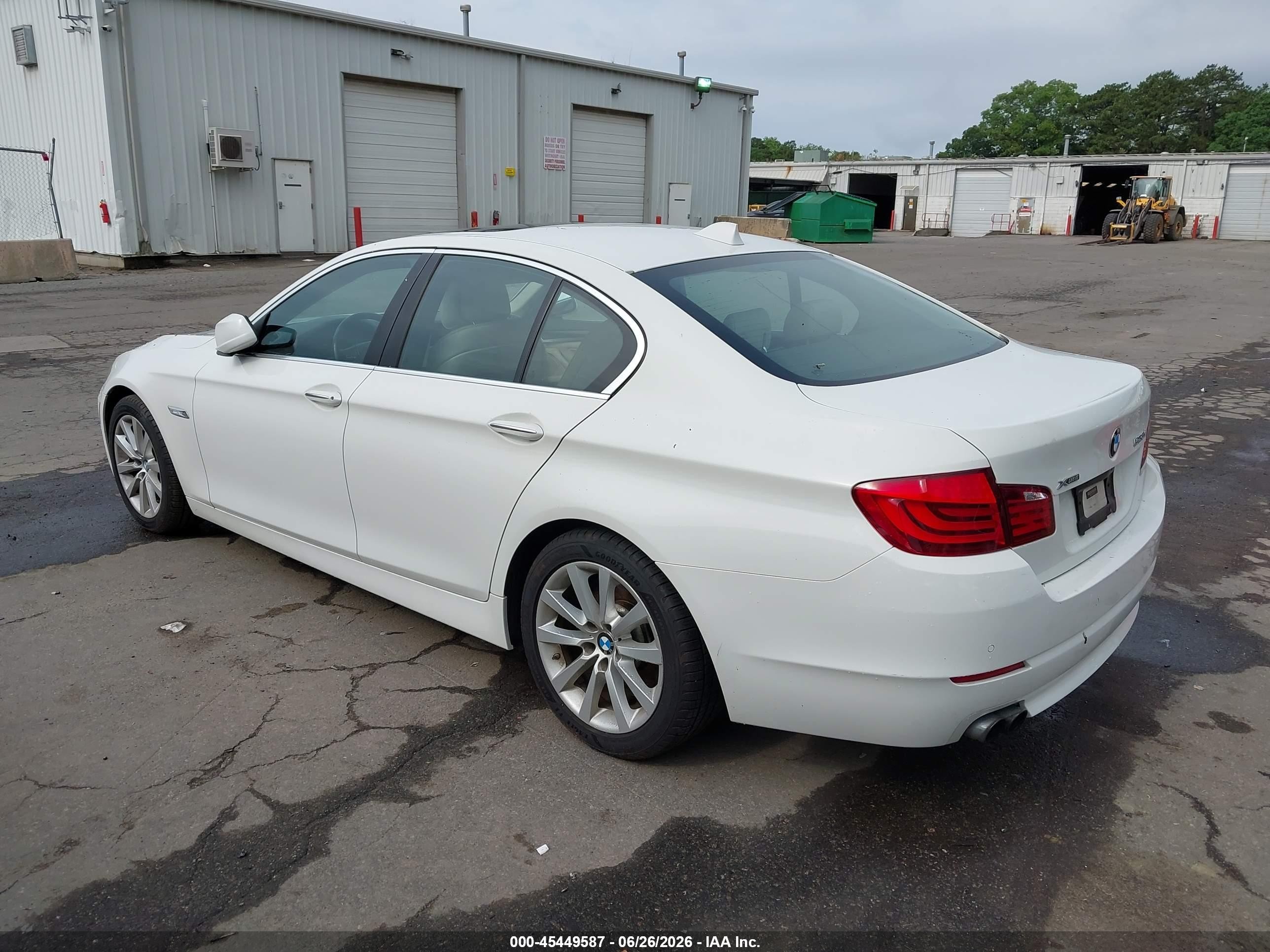 2013 Bmw 528i Xdrive Белый vin: WBAXH5C56DD107299