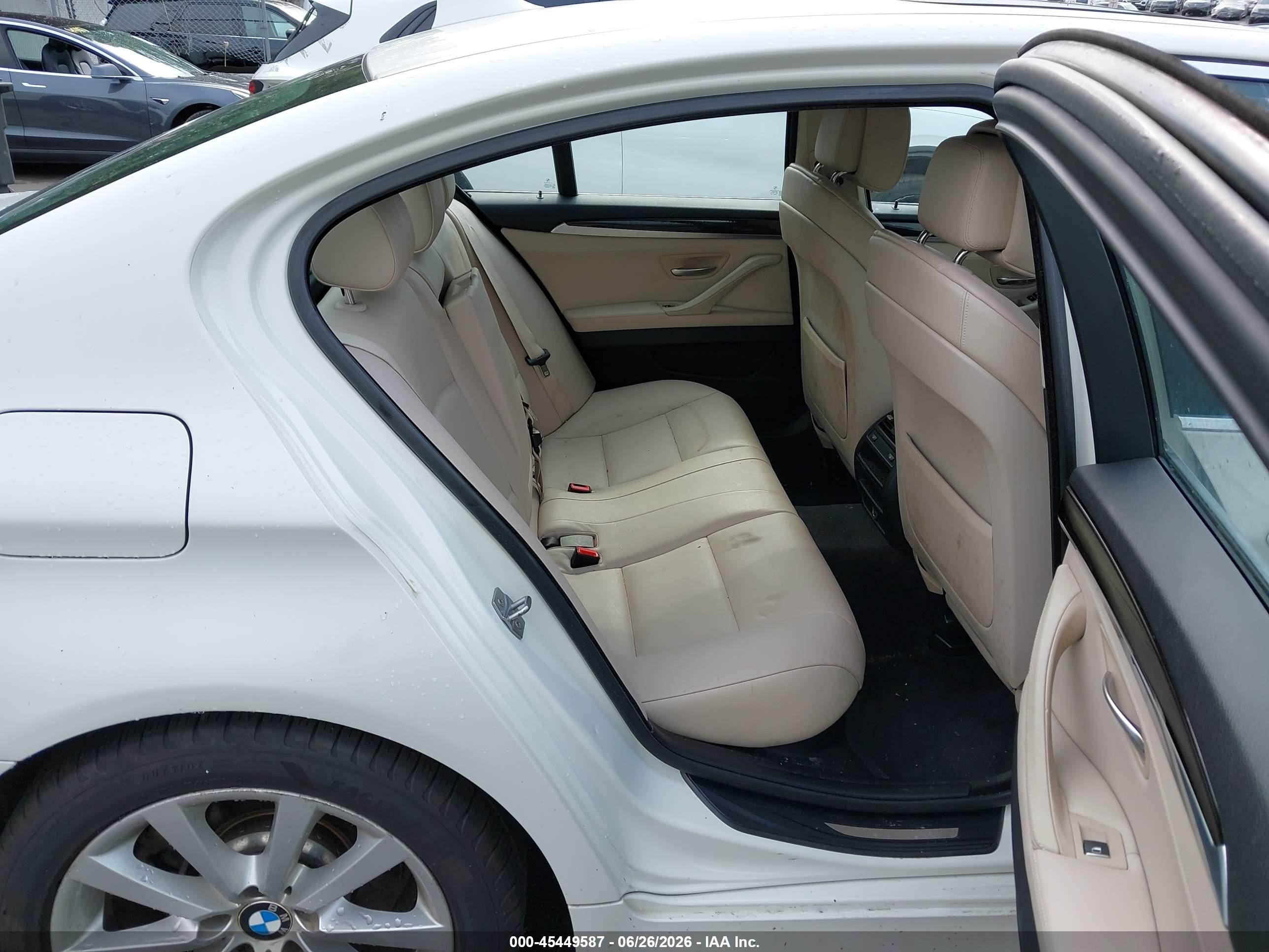 2013 Bmw 528i Xdrive Белый vin: WBAXH5C56DD107299