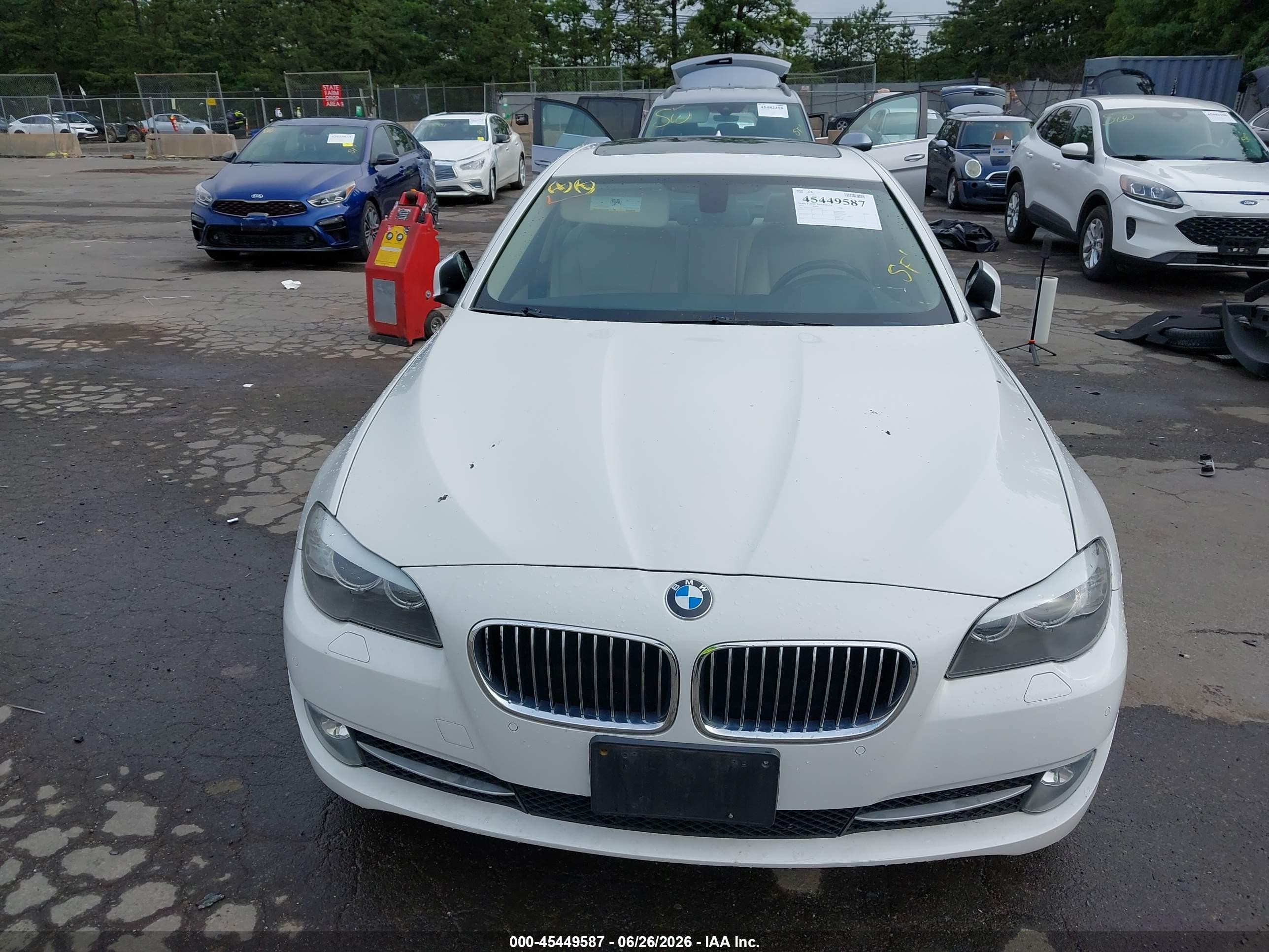2013 Bmw 528i Xdrive Белый vin: WBAXH5C56DD107299