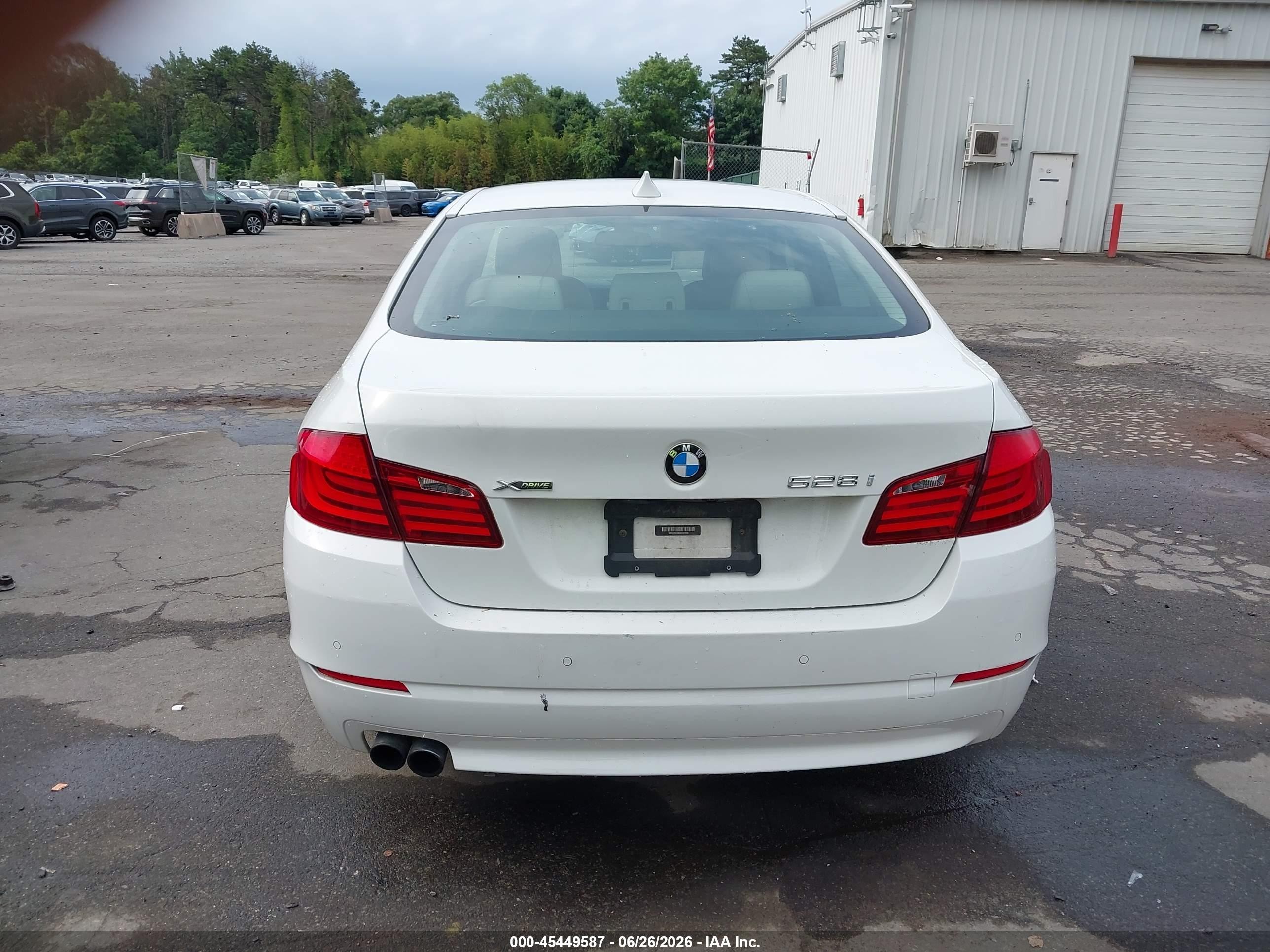 2013 Bmw 528i Xdrive Белый vin: WBAXH5C56DD107299