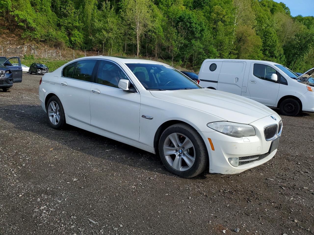 2013 Bmw 528 Xi White vin: WBAXH5C56DD114317