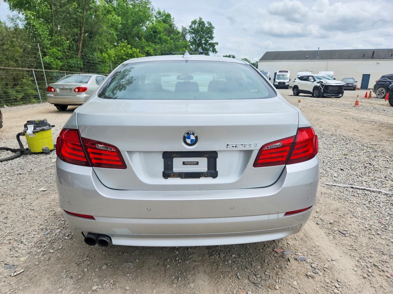 2012 Bmw 528 Xi Silver vin: WBAXH5C57CDW07339