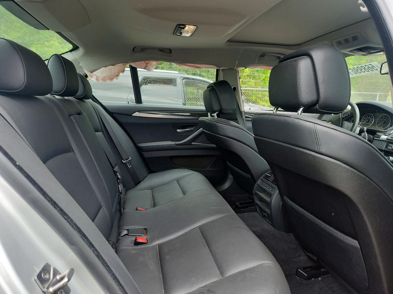 2012 Bmw 528 Xi Silver vin: WBAXH5C57CDW07339