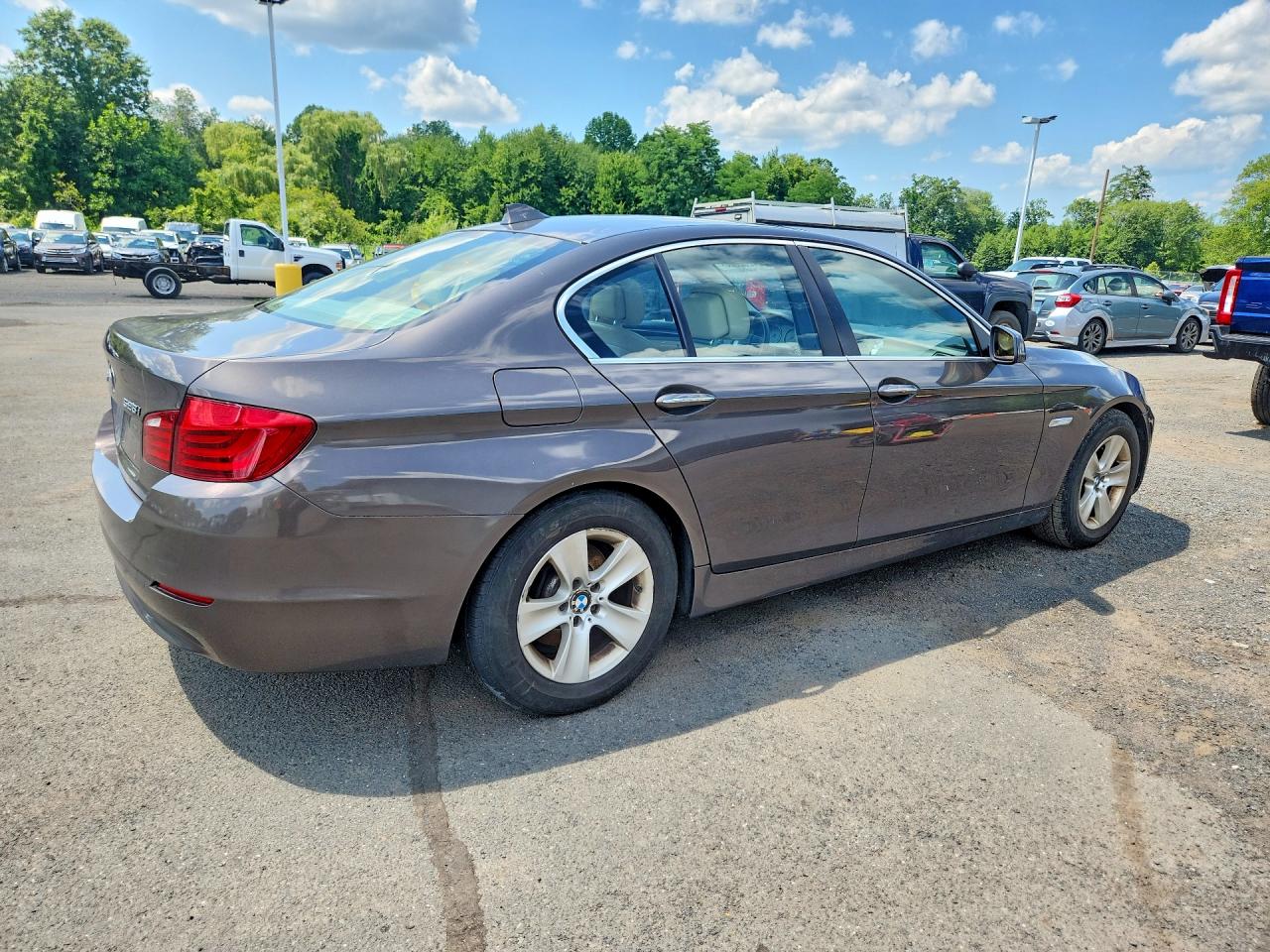 2013 Bmw 528 Xi Серый vin: WBAXH5C57DD111443