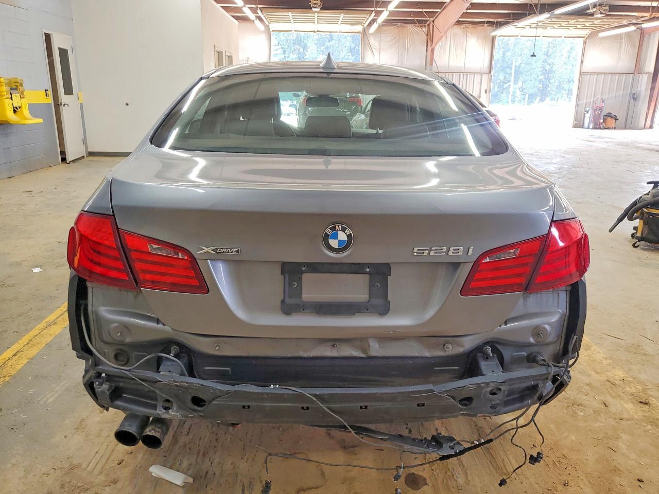 2013 Bmw 528 Xi Silver vin: WBAXH5C58DD108017