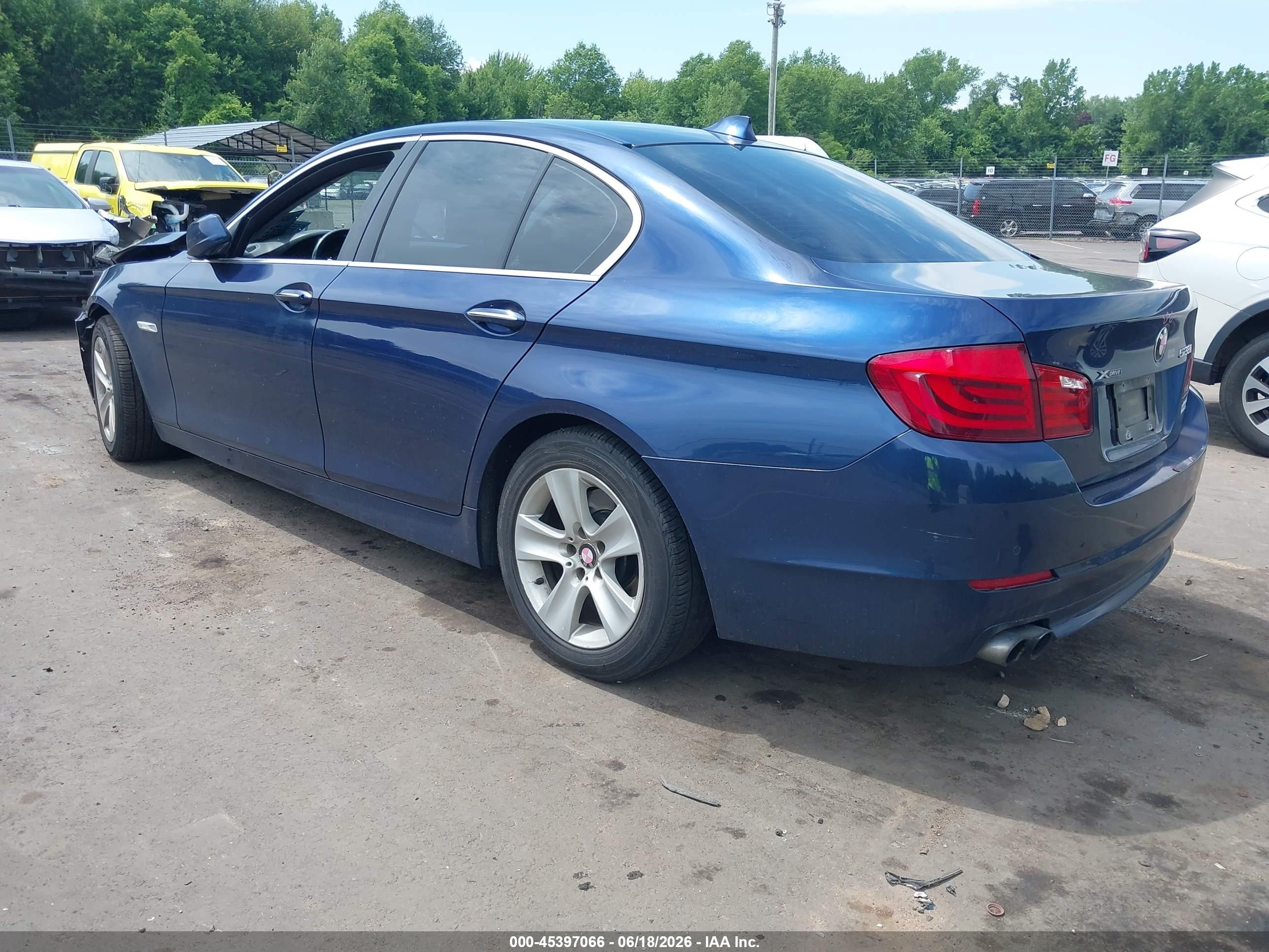 2013 Bmw 528i Xdrive Blue vin: WBAXH5C58DD109846