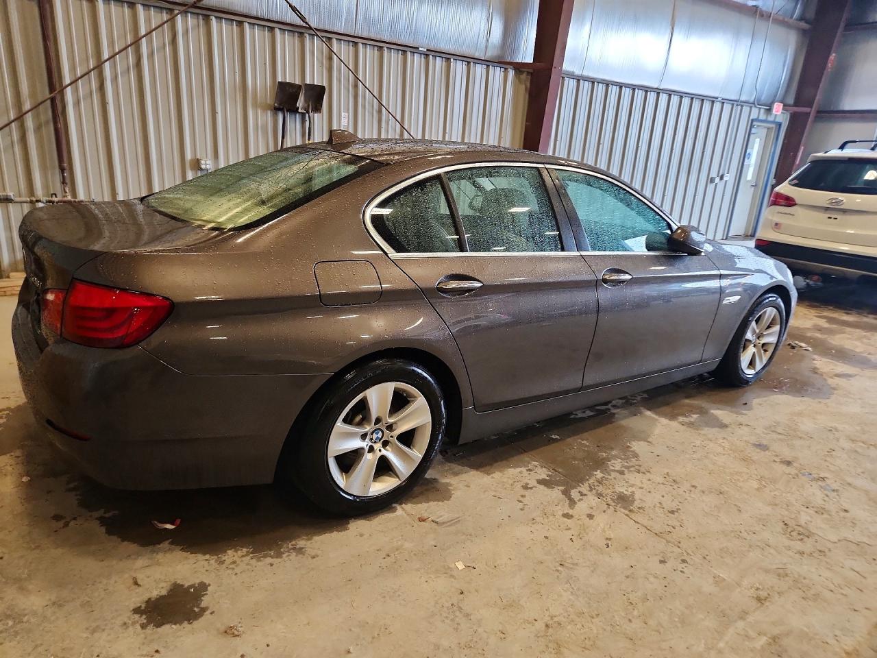 2013 Bmw 528 Xi Brown vin: WBAXH5C58DD112892