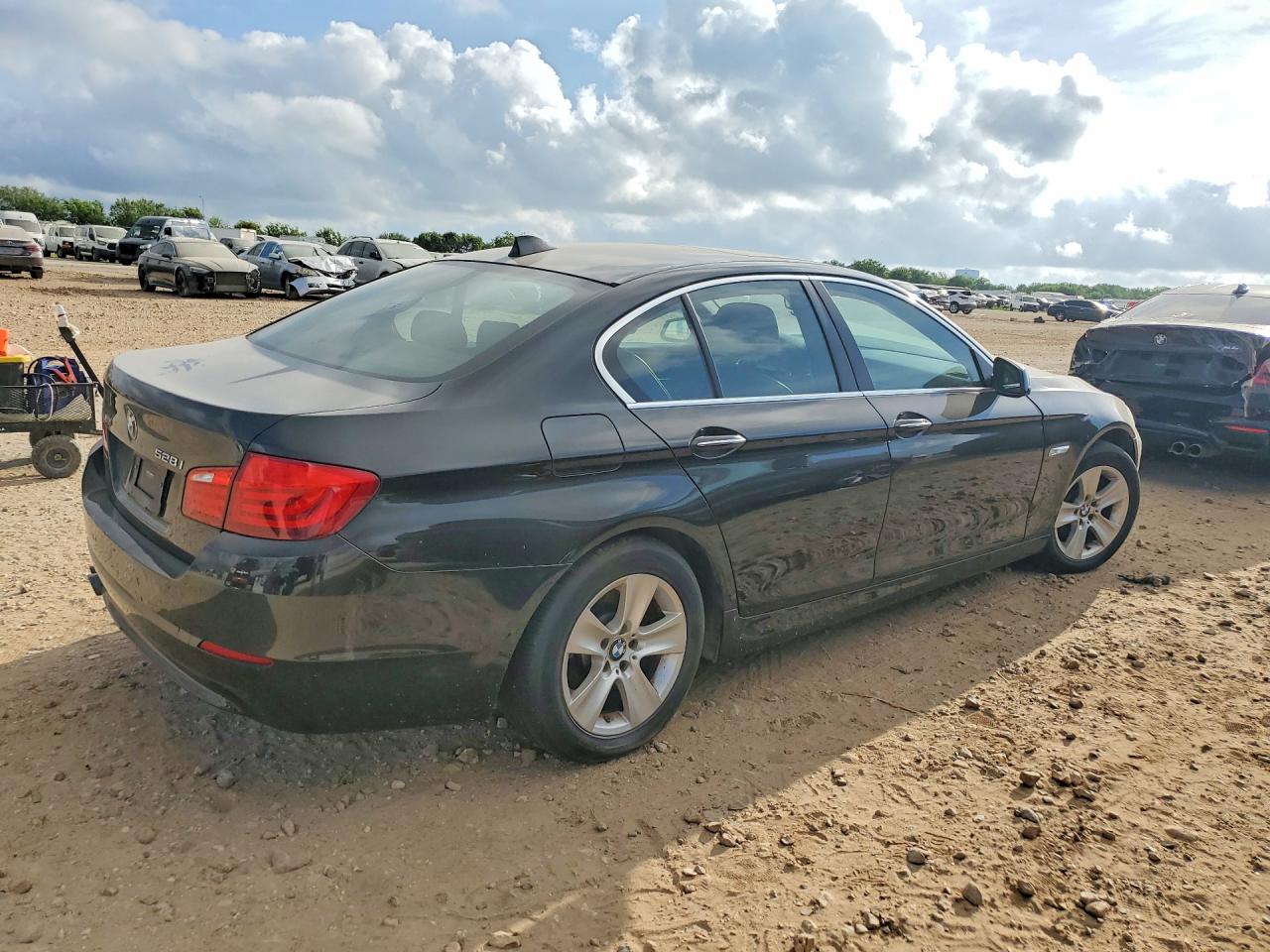 2013 Bmw 528 Xi Black vin: WBAXH5C58DDW14639