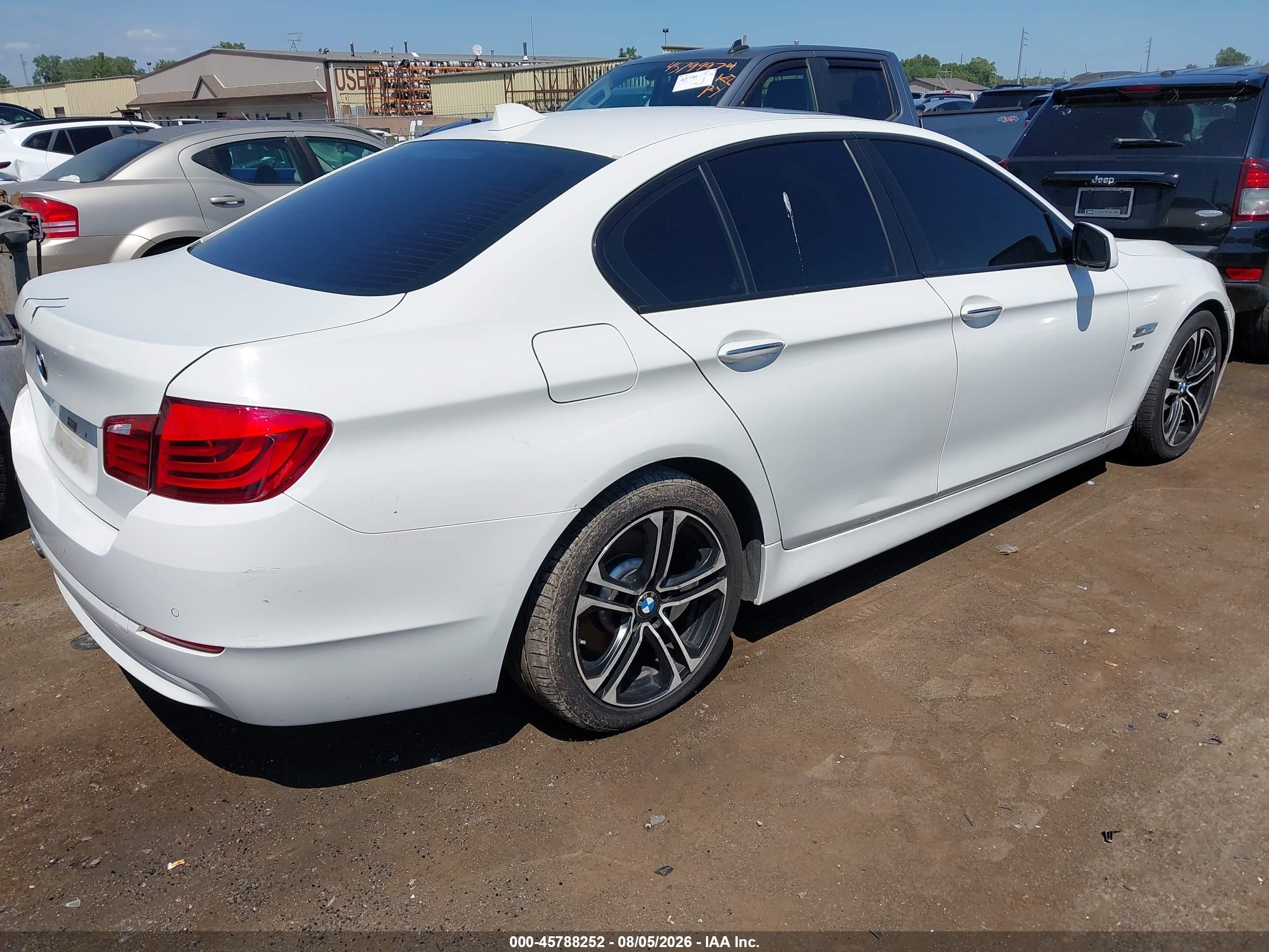 2012 Bmw 528i Xdrive Белый vin: WBAXH5C59CDW08685