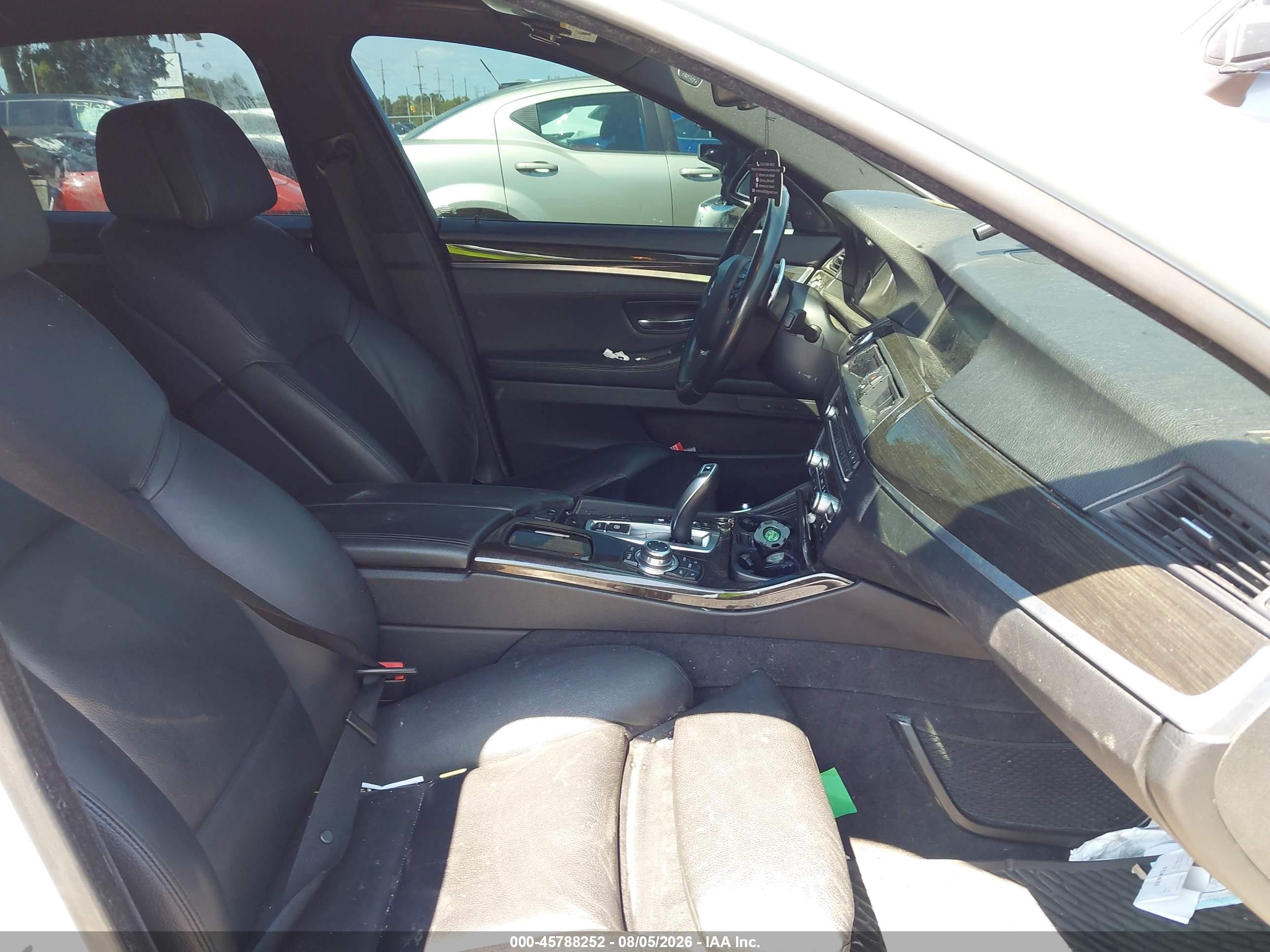 2012 Bmw 528i Xdrive Белый vin: WBAXH5C59CDW08685