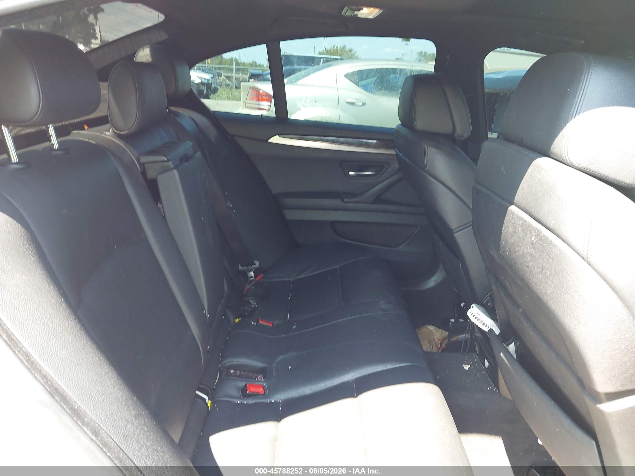 2012 Bmw 528i Xdrive Белый vin: WBAXH5C59CDW08685