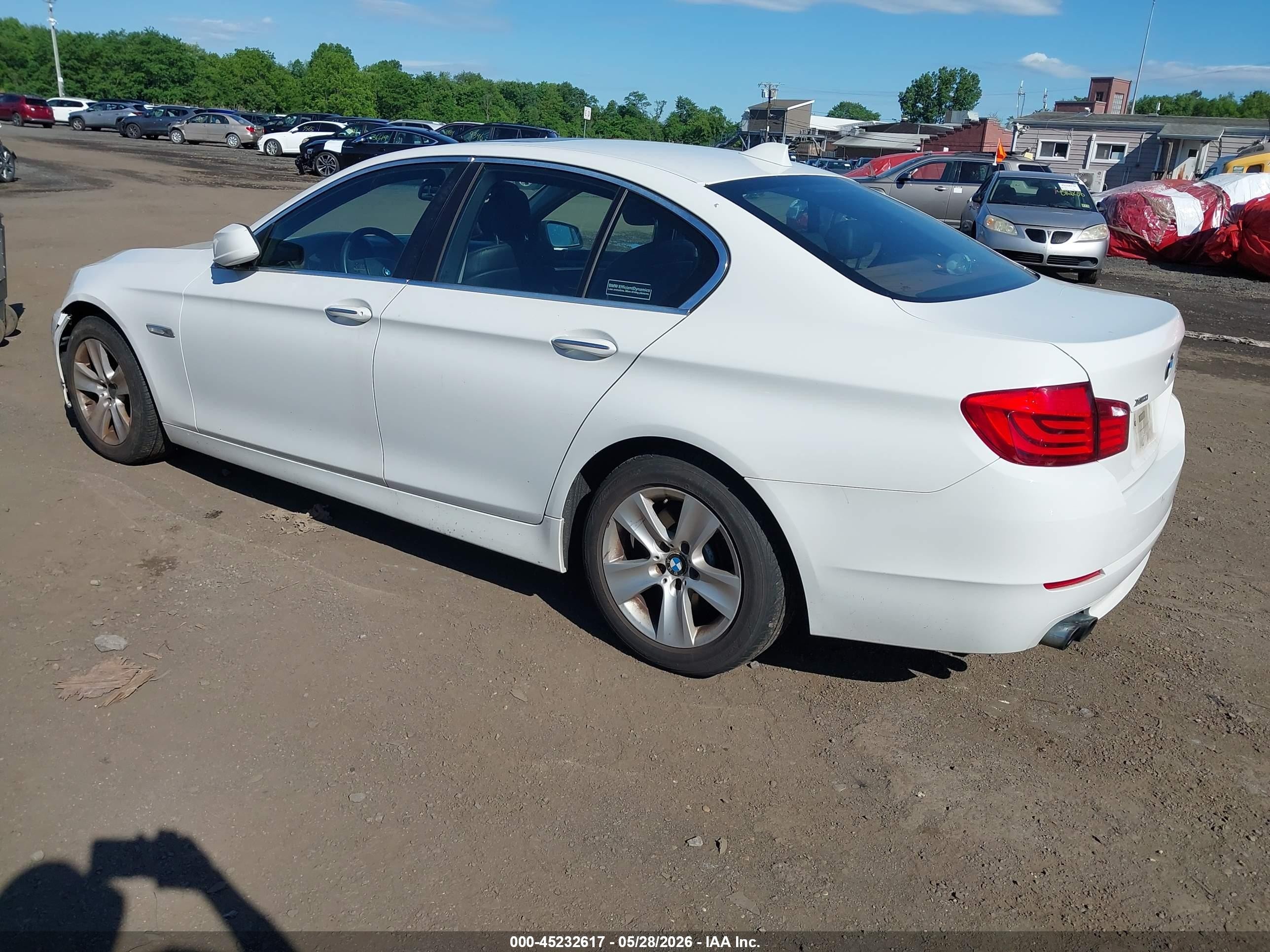 2013 Bmw 528i Xdrive White vin: WBAXH5C59DD111492
