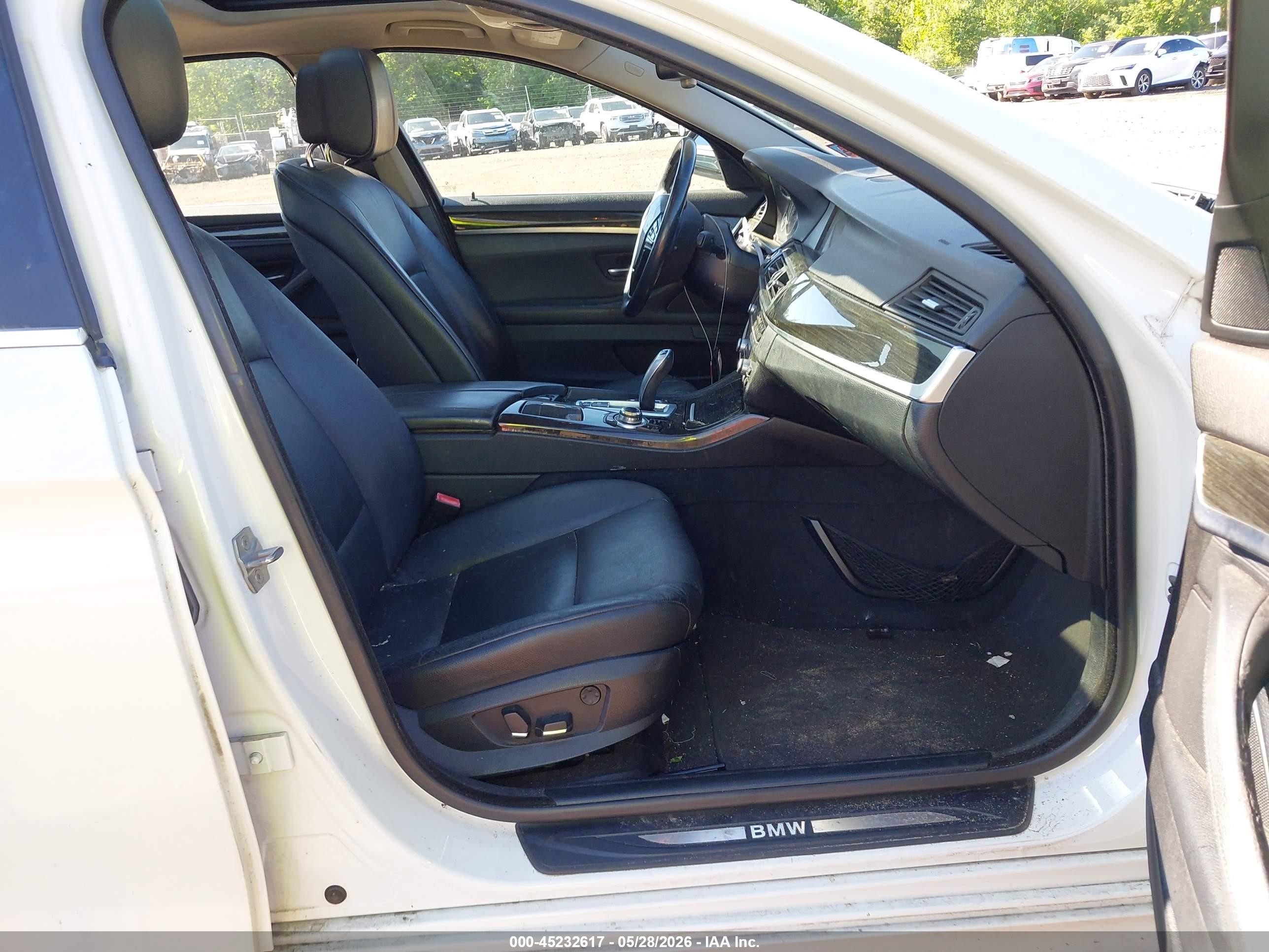 2013 Bmw 528i Xdrive White vin: WBAXH5C59DD111492