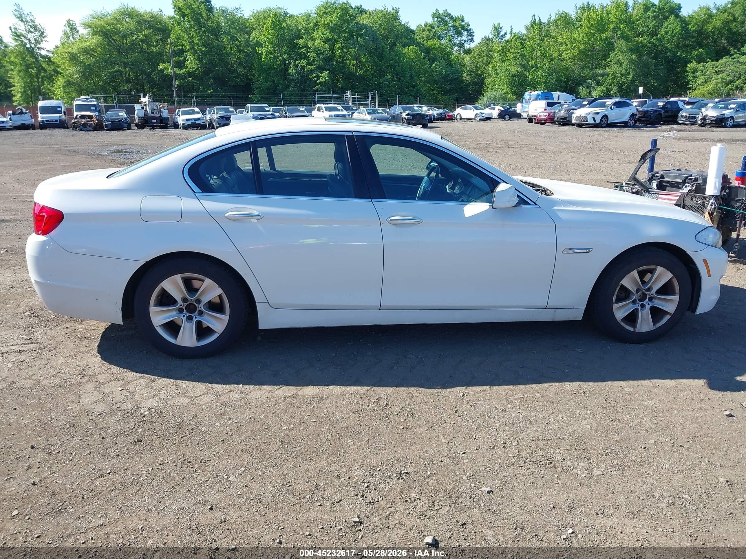 2013 Bmw 528i Xdrive White vin: WBAXH5C59DD111492