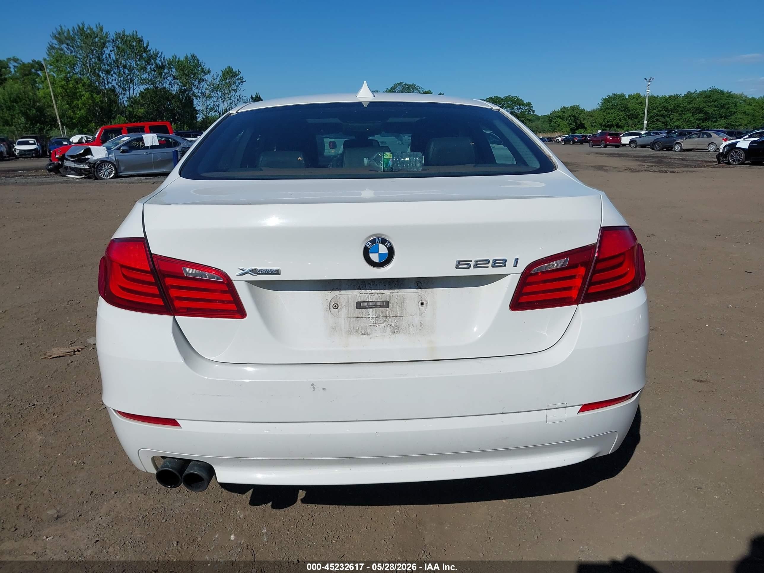 2013 Bmw 528i Xdrive White vin: WBAXH5C59DD111492